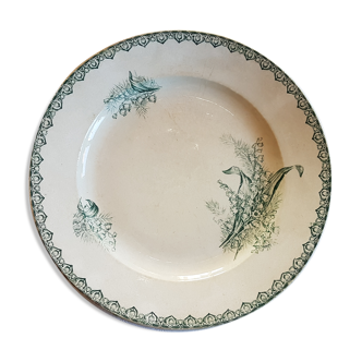 Saint Amand earthenware dish decorated with flowers