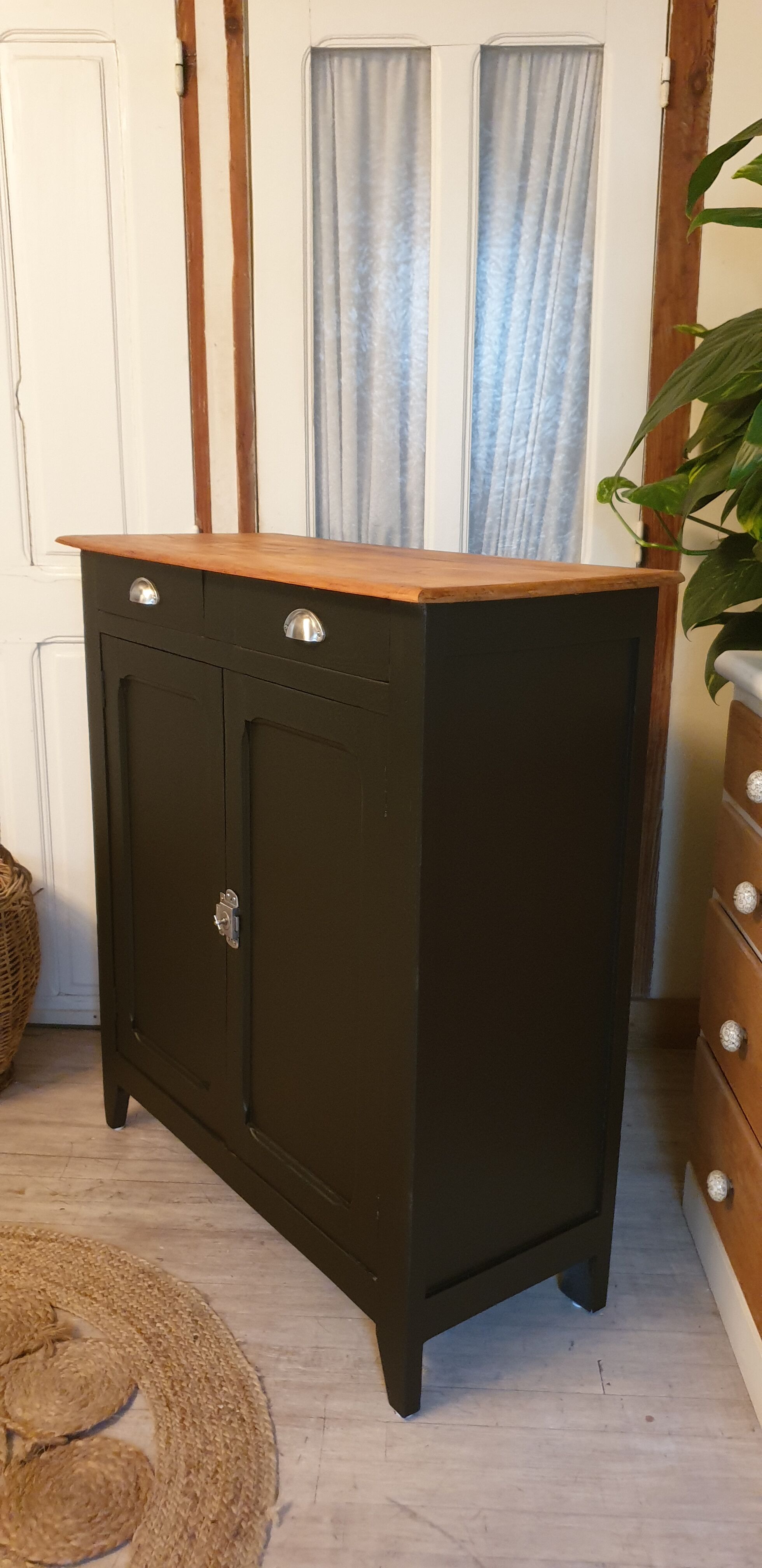 Black Parisian buffet