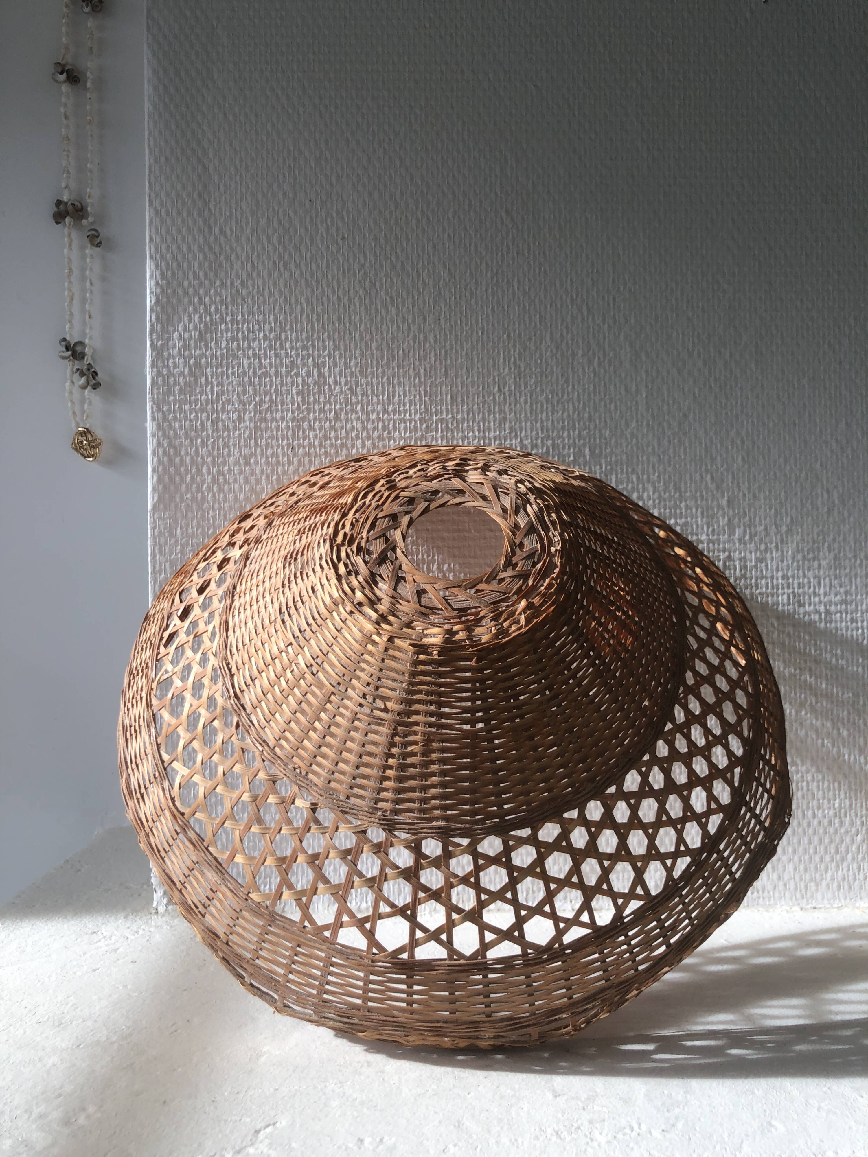 Flower-shaped rattan pendant light/lampshade