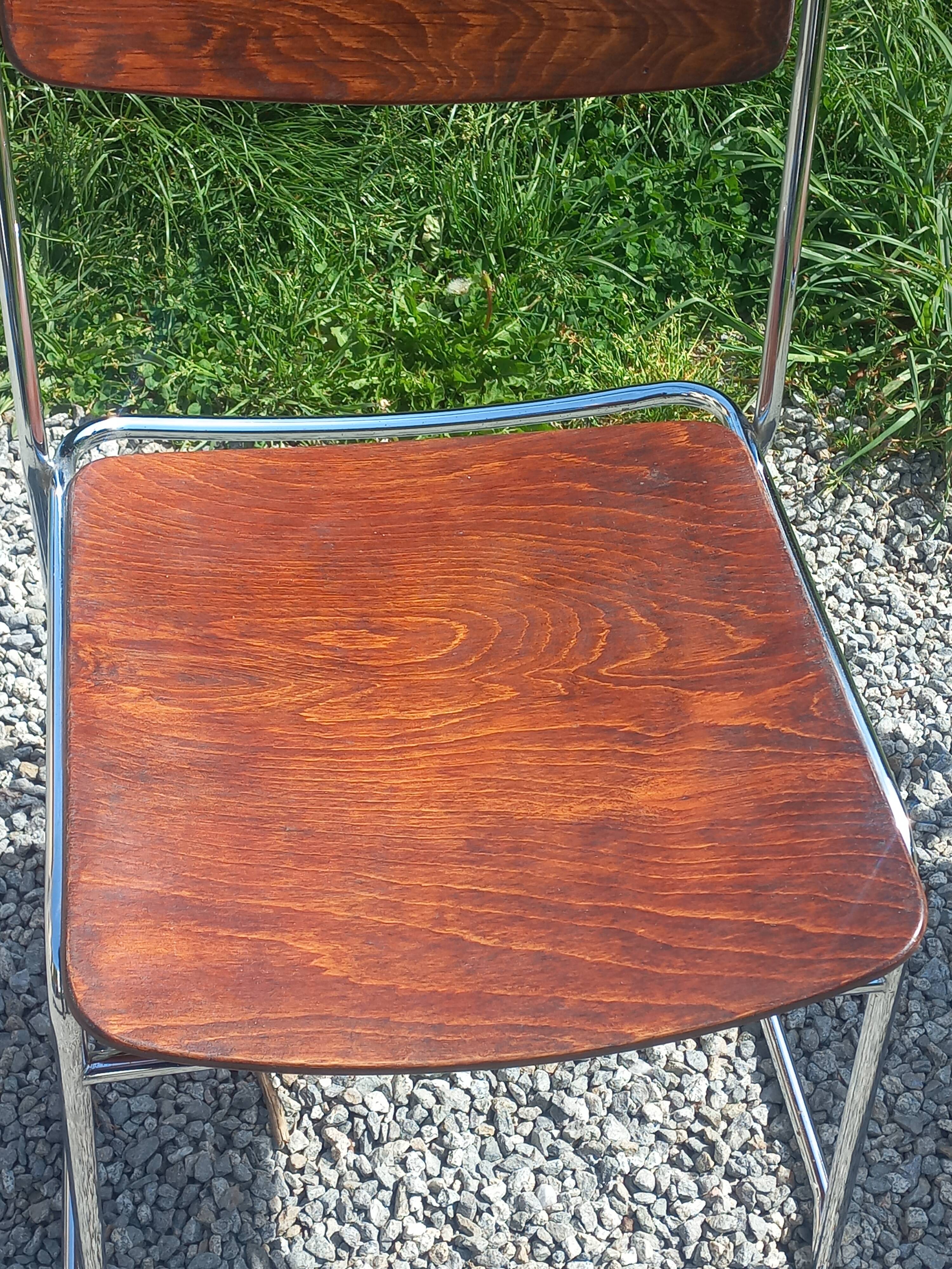 Pair of 1970s designer chairs in chrome metal and wood.