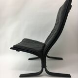 Mid-Century design black leather lounge chair by Ingmar Relling for Westnof
