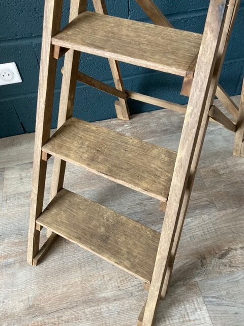 Stepladder decorated in old oak
