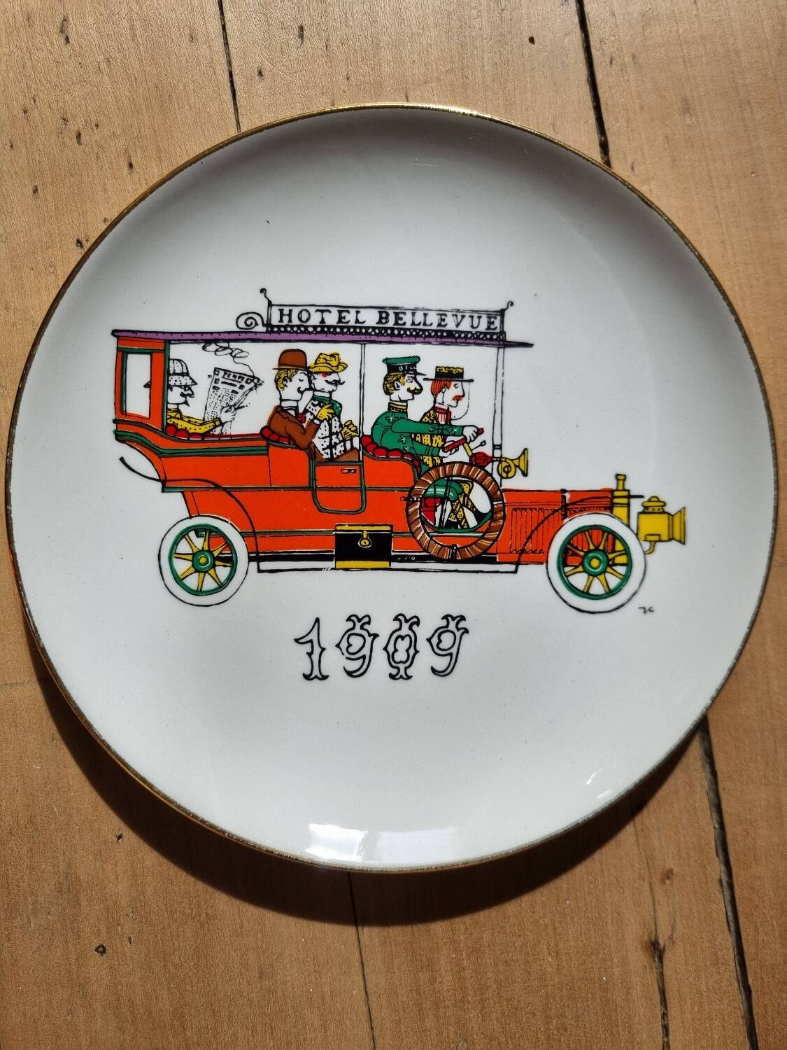 Dessert plates and their Gien earthenware dish illustrated by J. Charmoz automobile theme