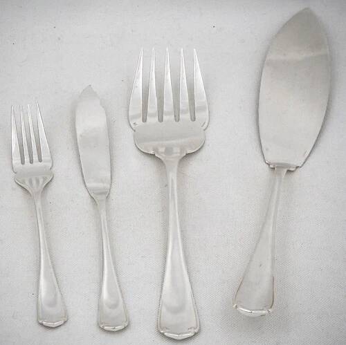 Christofle Japanese, 12 fish cutlery + 1 serving cutlery, 26 pieces.