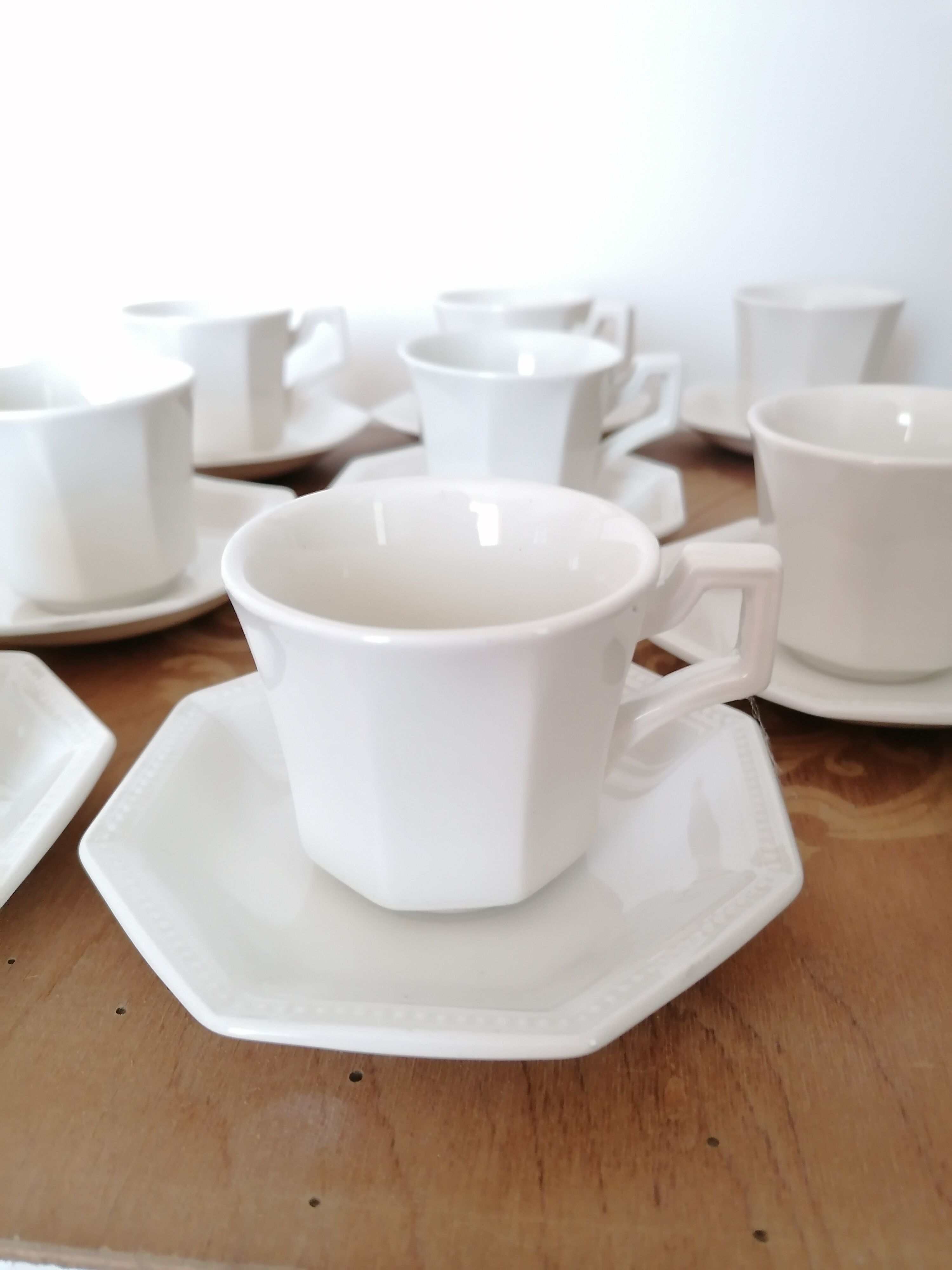 Set of 10 Johnson Brothers cups and saucers