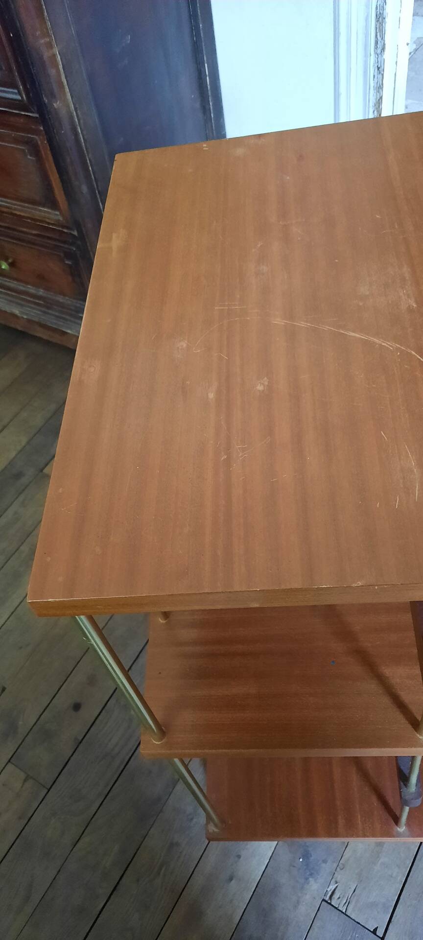 Rotating floor bookshelf