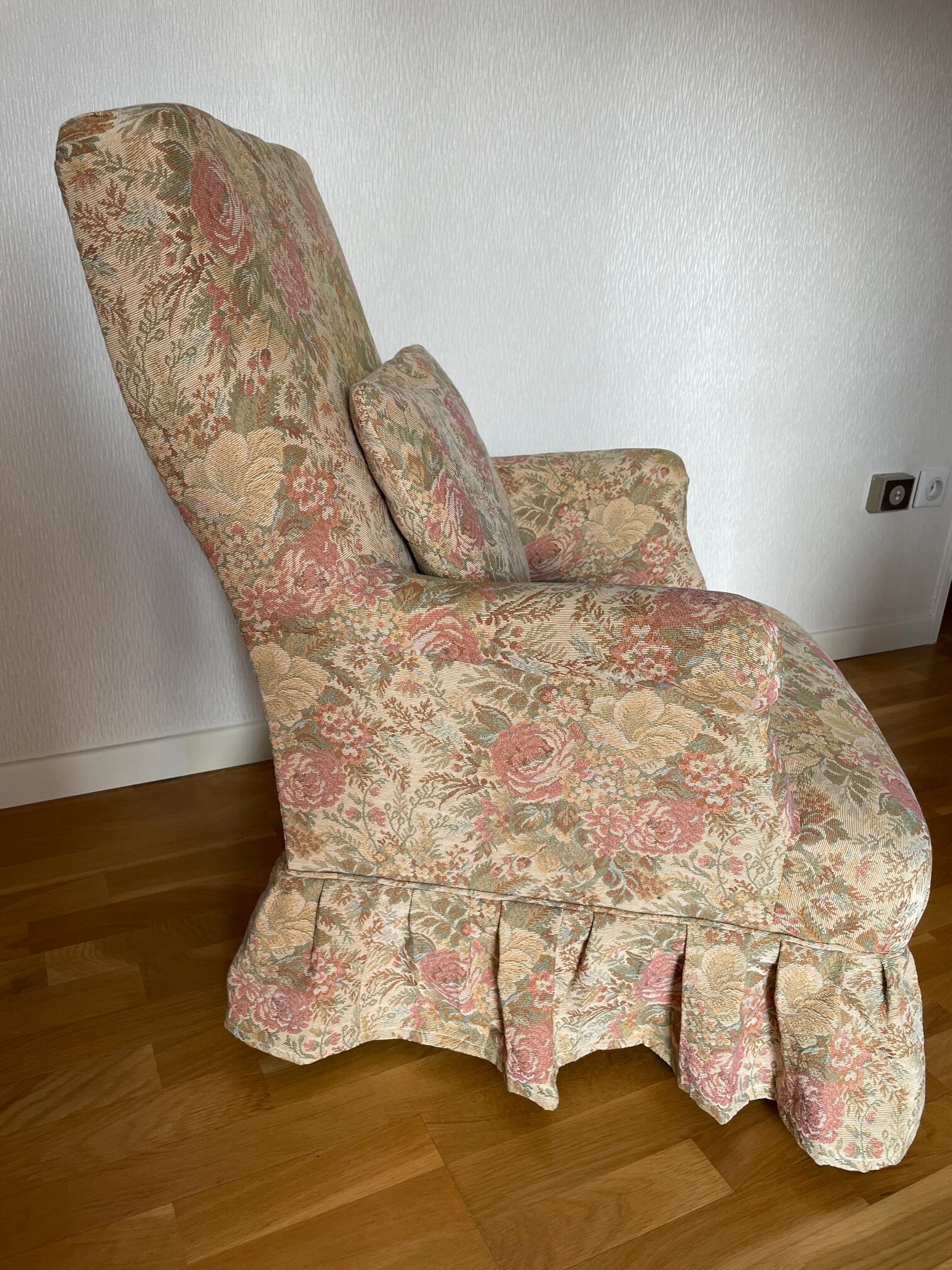 Antique toad armchair