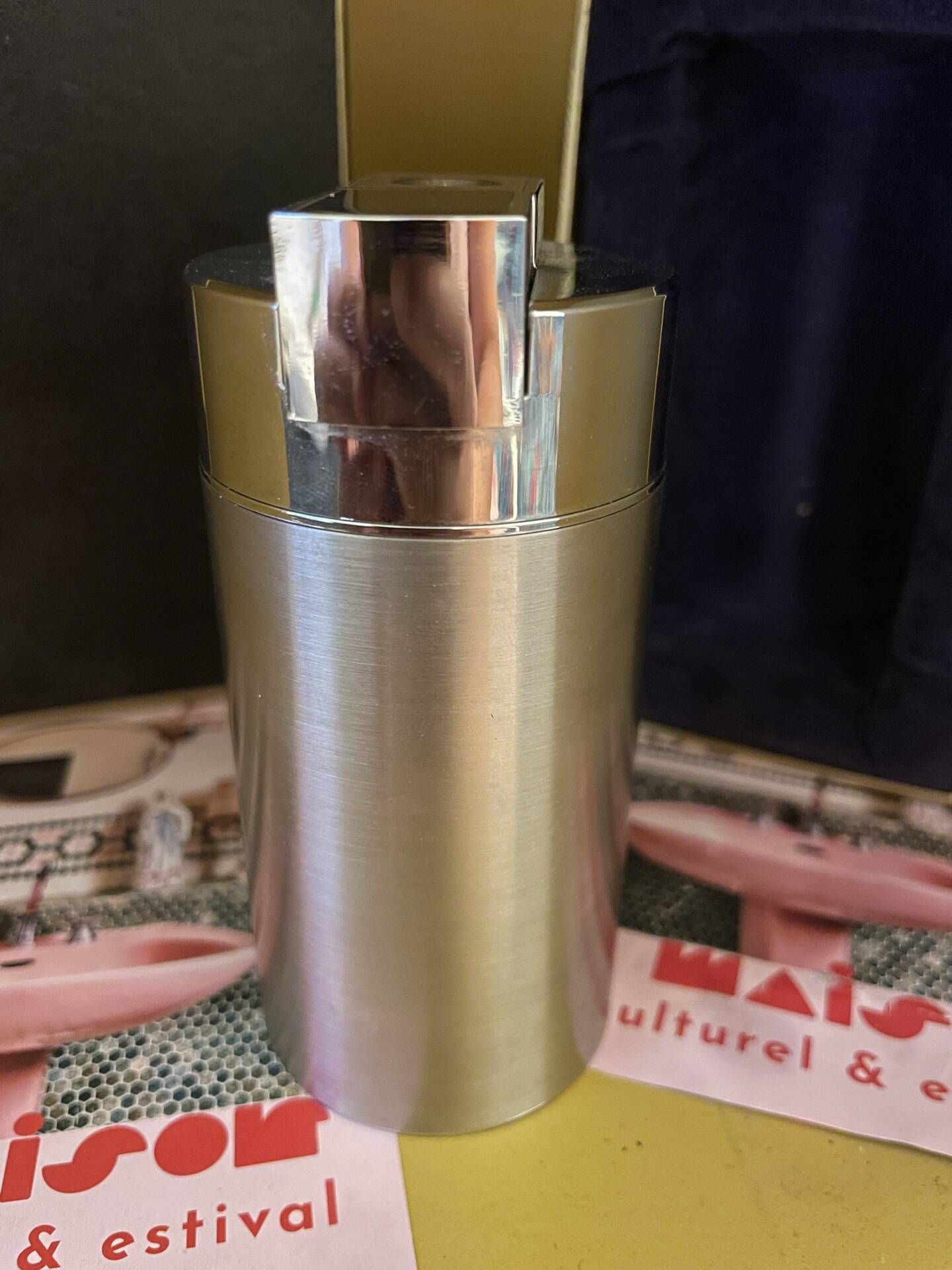 Unitoron table lighter