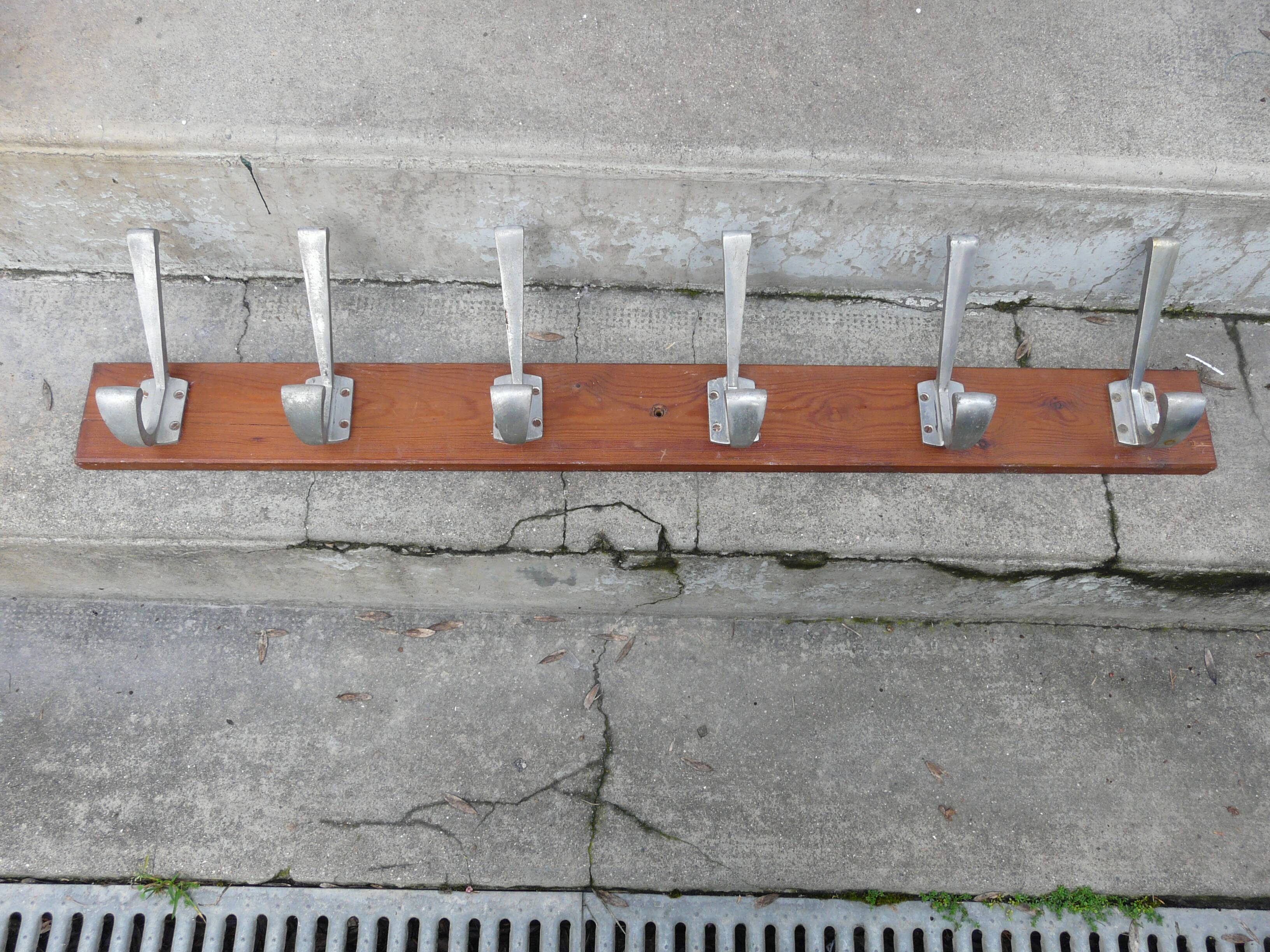 School wall coat rack with 6 double hooks in wood and aluminium.