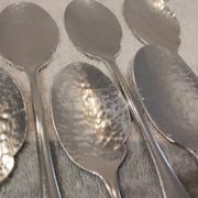 6 individual silver-plated metal sauce spoons with hammered baguette handles