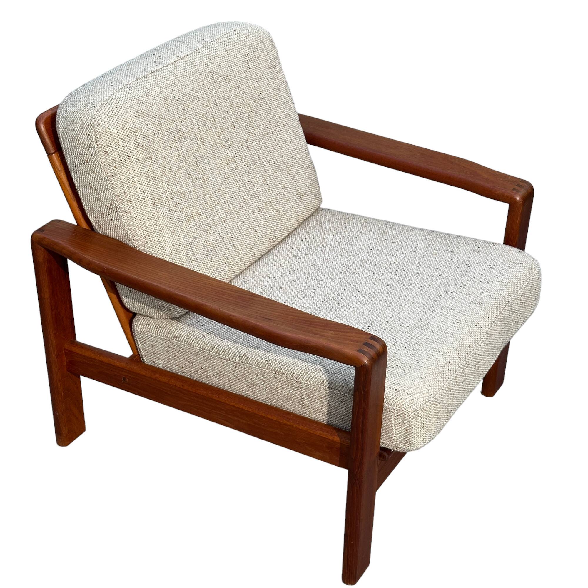 Vintage Scandinavian armchair in teak and wool - 1960s