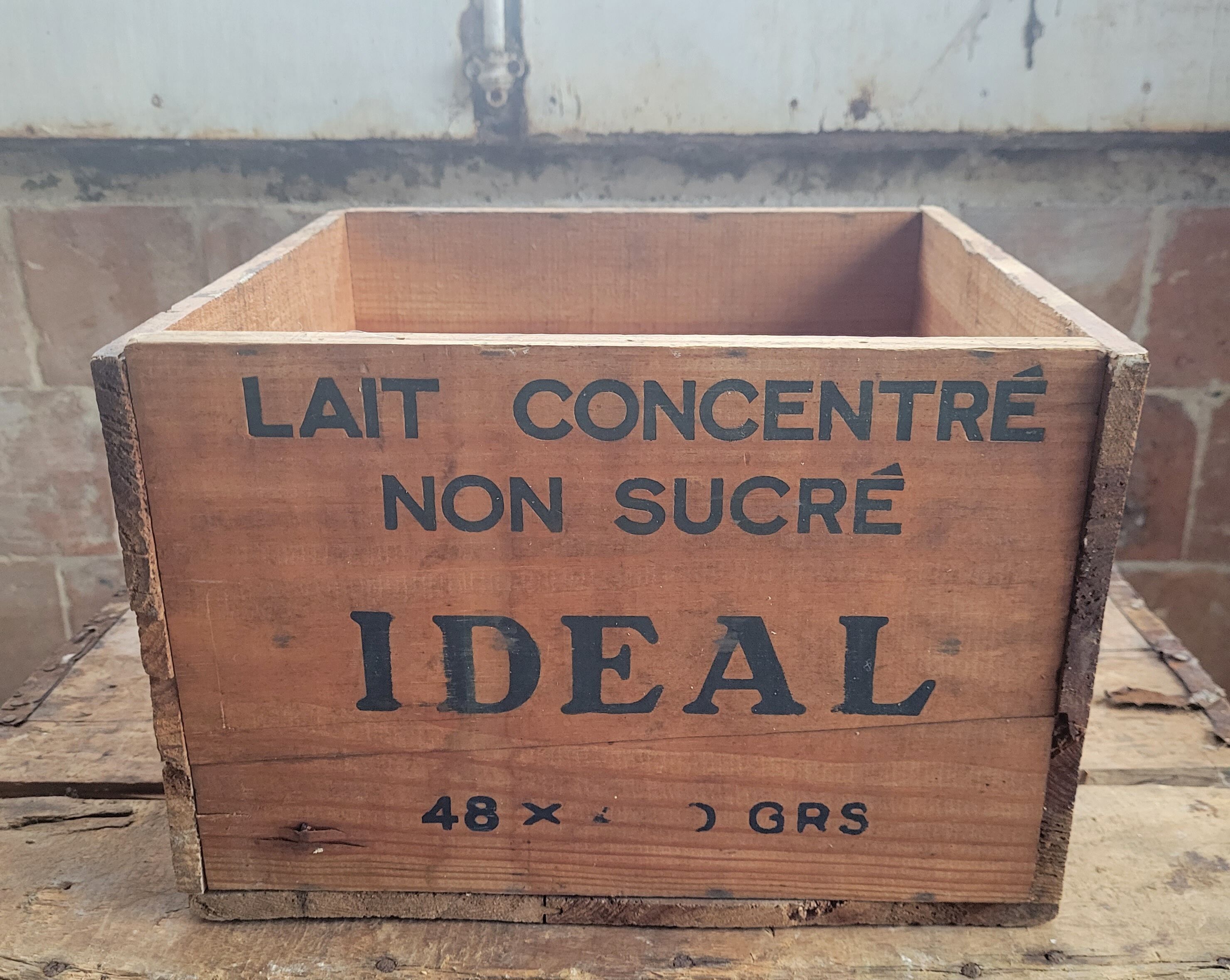 Caisse bois lait Idéal
