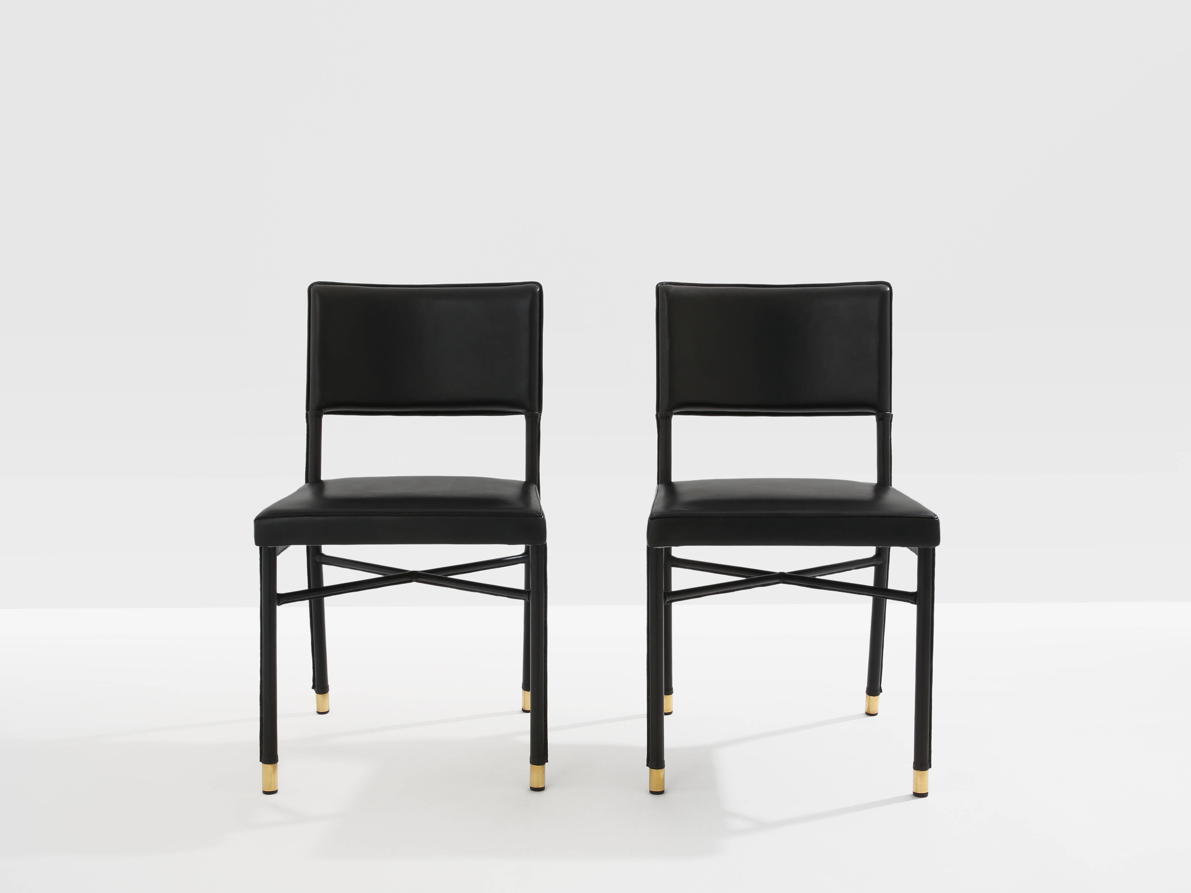 Jacques Quinet paire de chaises cuir noir laiton 1950
