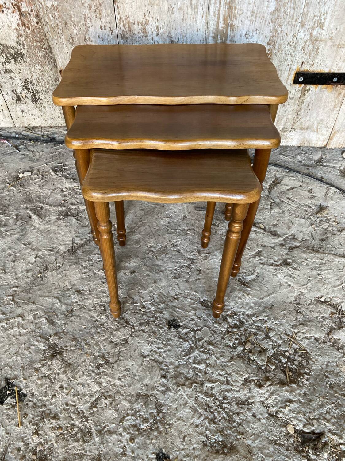 Set of 3 Vintage Nesting Tables with Turned Wooden Legs #D592