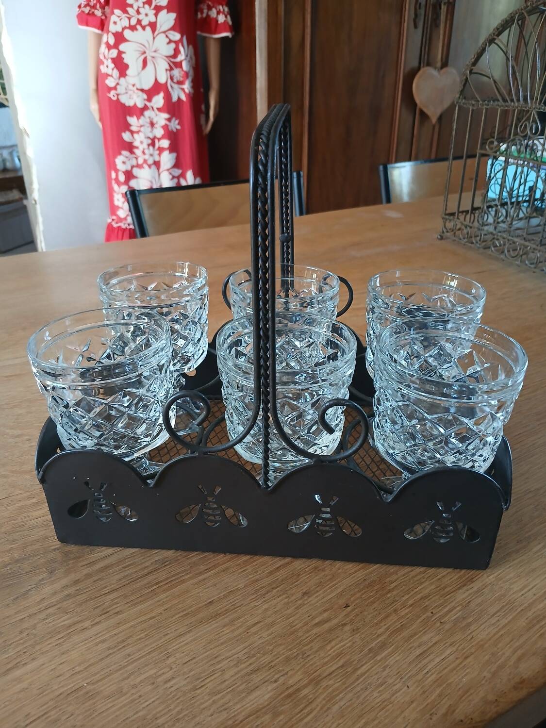 6 verres à pied en verre taillé