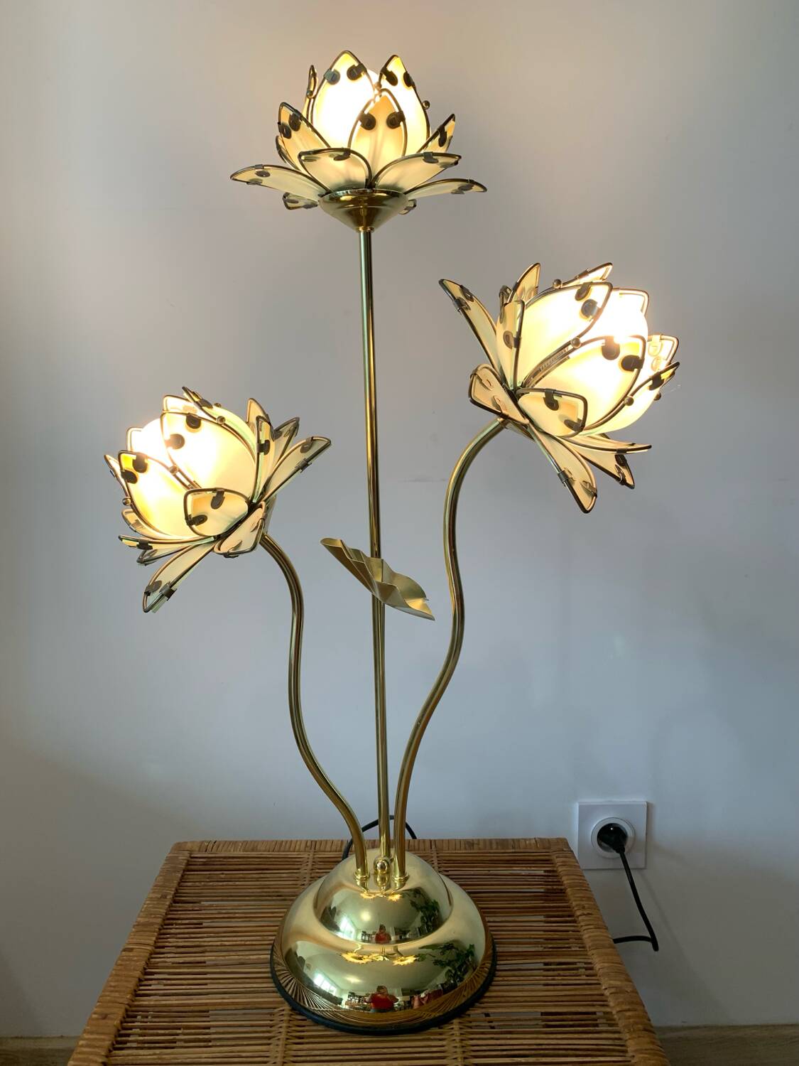 Vintage lotus flower lamp
