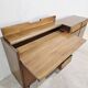 Buffet de bureau en bois dur de style mid-century avec bar, tiroirs et étagère.