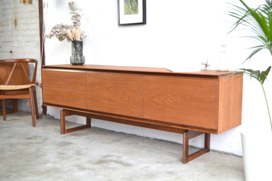 Enfilade minimaliste par White & Newton * 198 cm