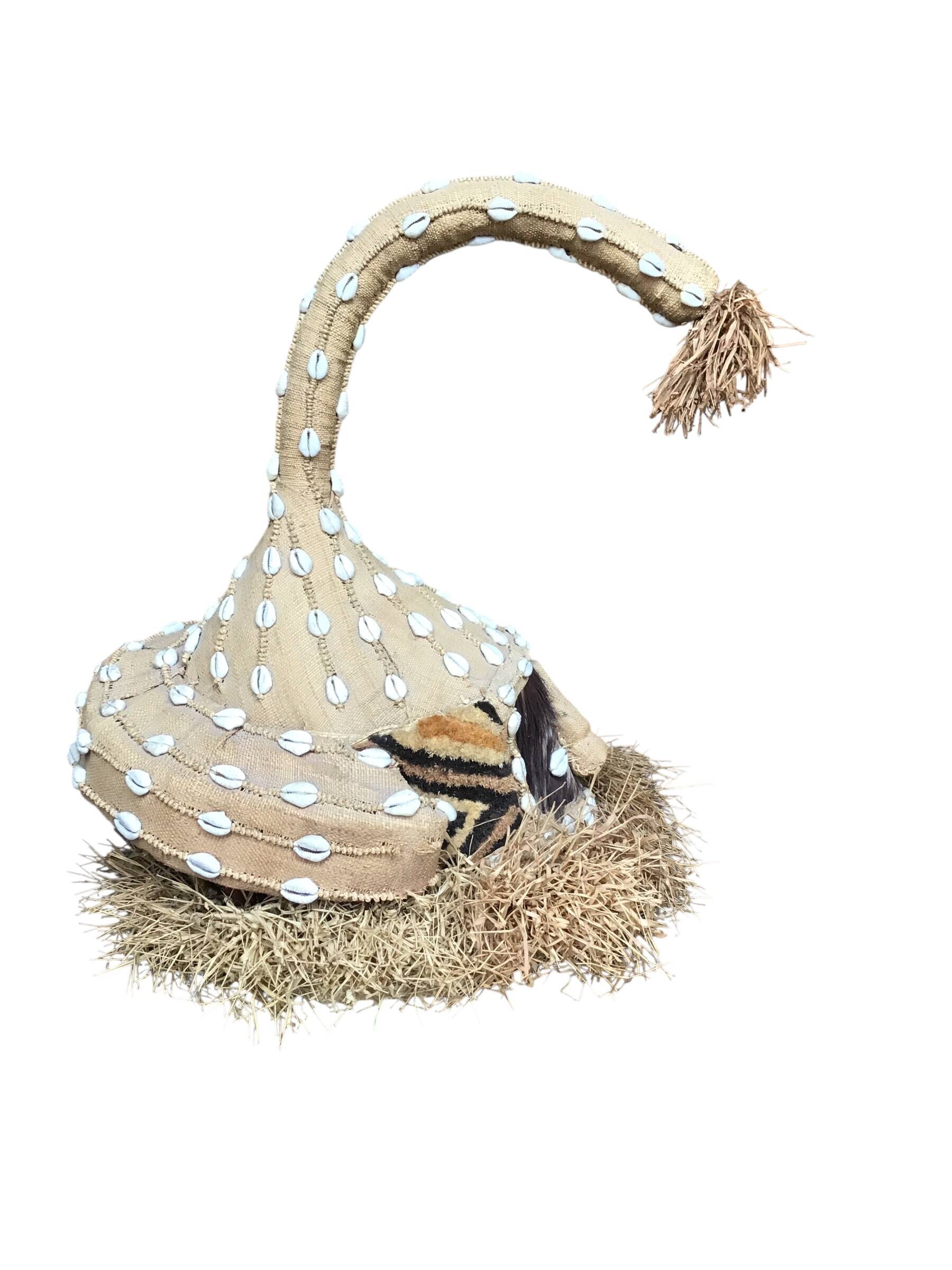 Masque-heaume éléphant Kuba Mukyeem / Mukenga – Congo – Cauris & raphia