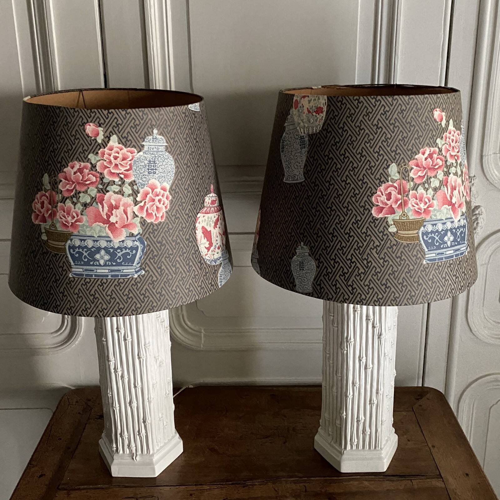 Paire de lampes Hollywood Regency en céramique imitation bambou XXe