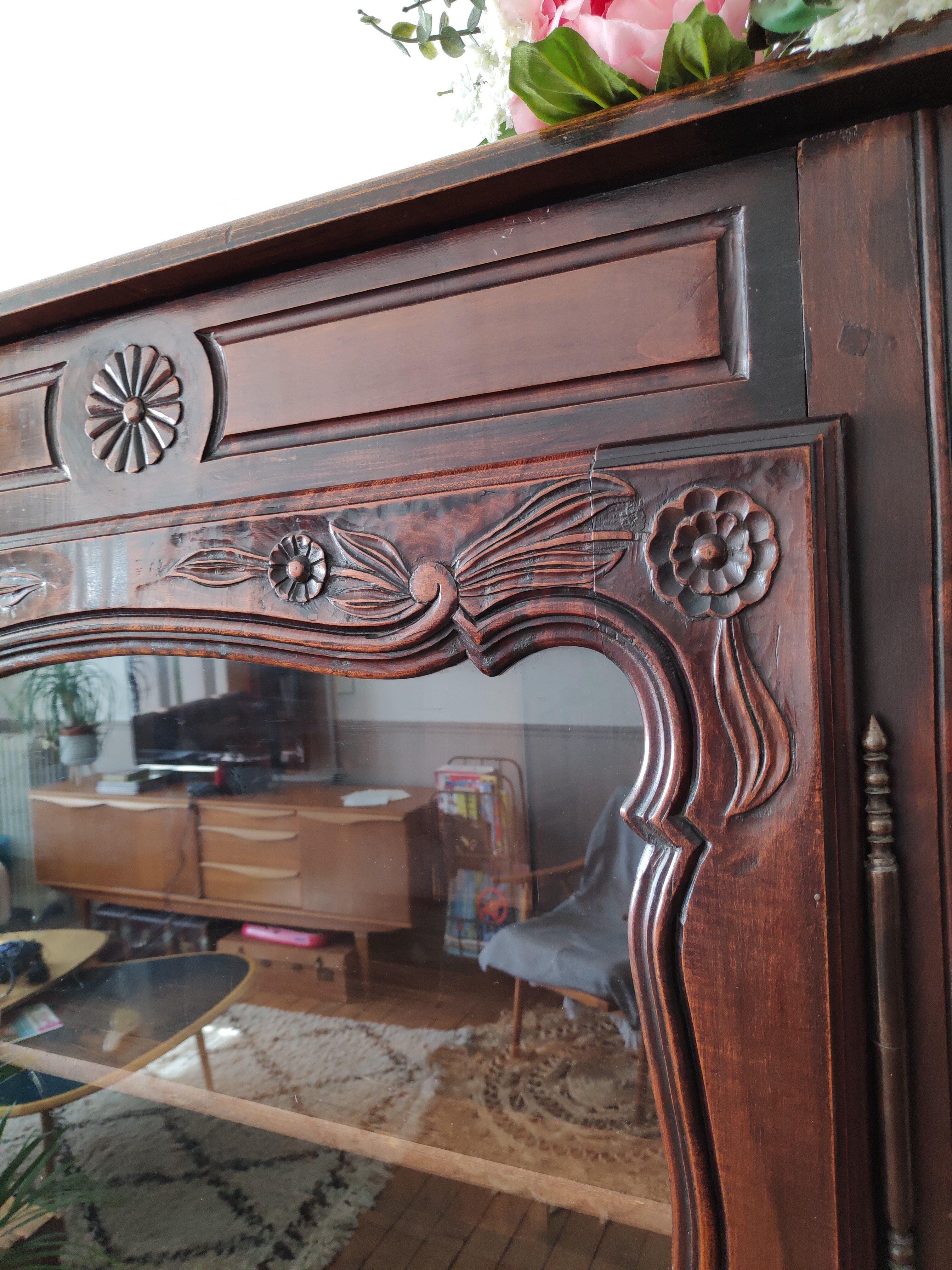 Window cap in elm magnifying glass