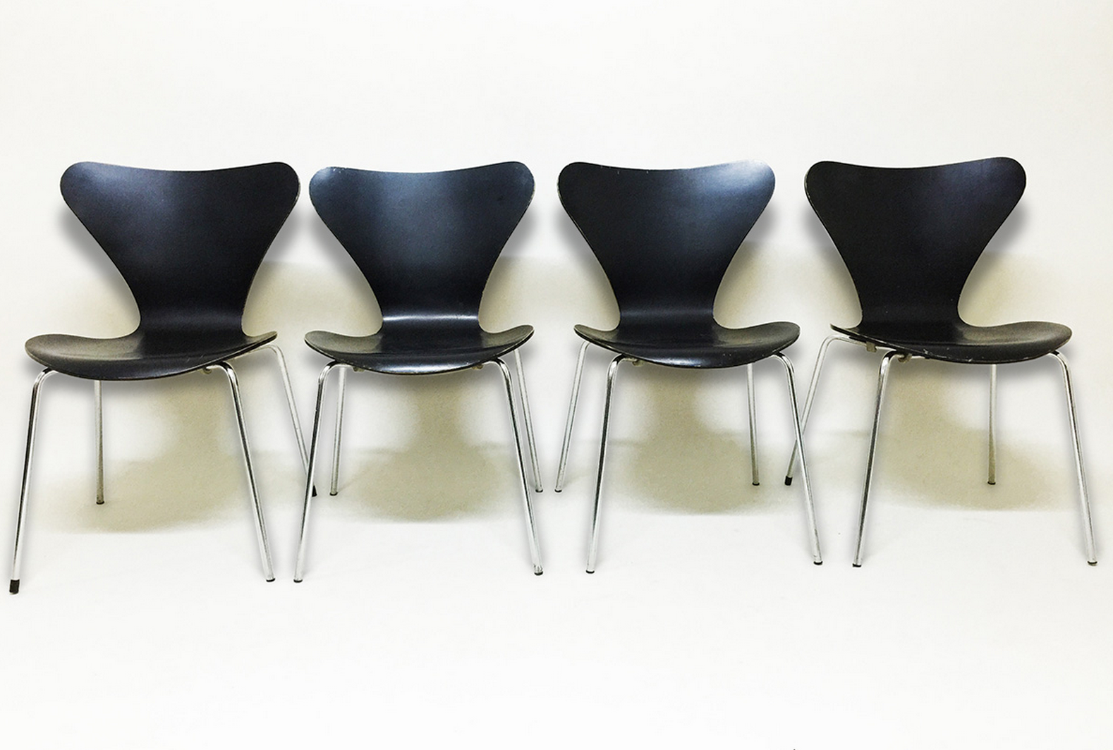 Lot of chairs black butterflies Arne Jacobsen - 1974