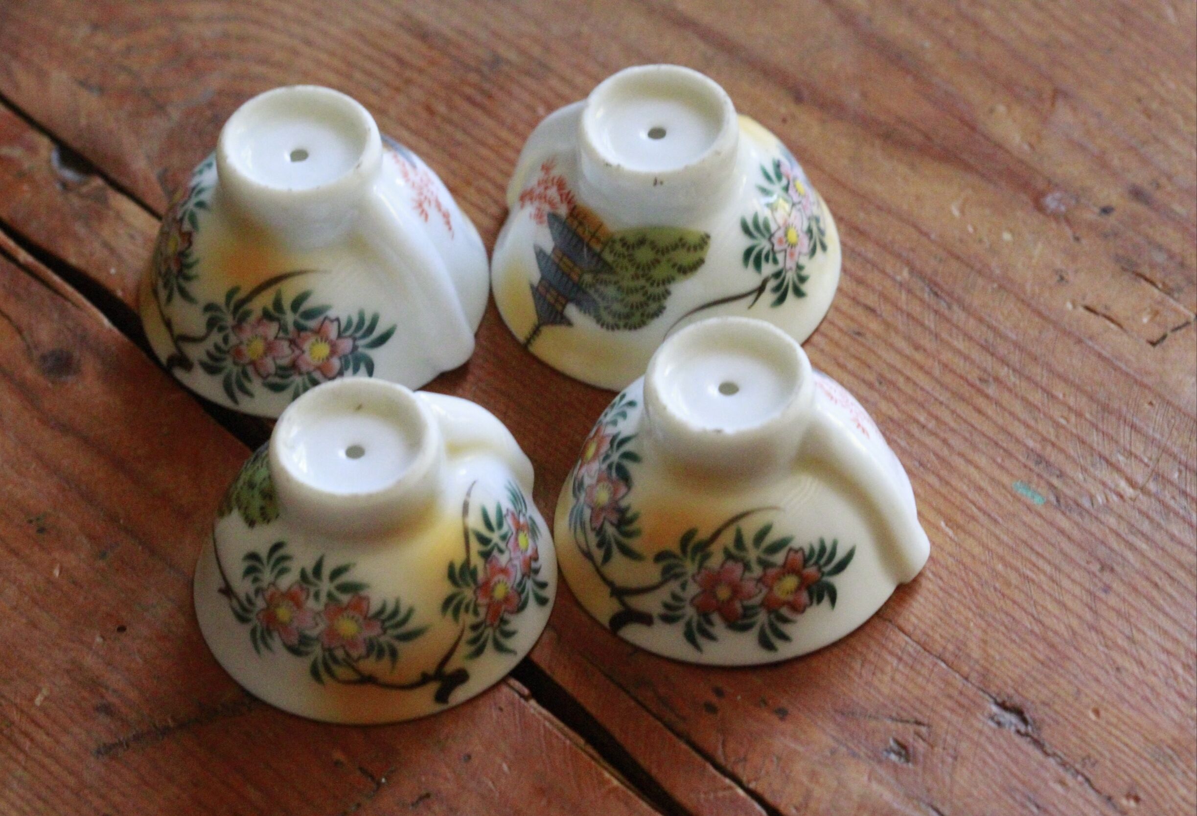 Sake glasses whistling