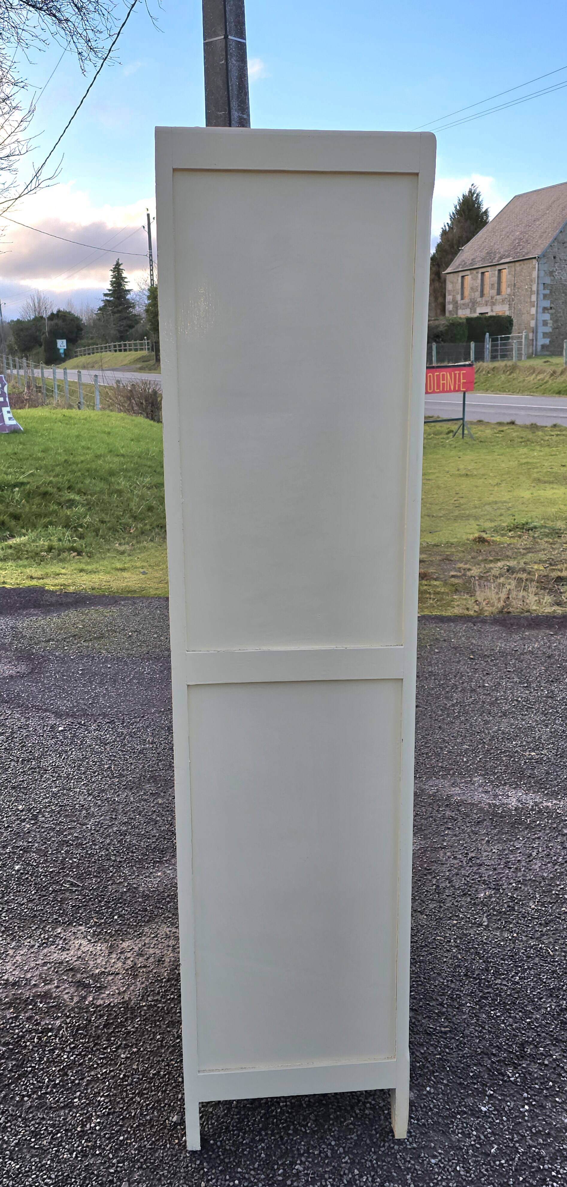 Vintage white Parisian bonnet