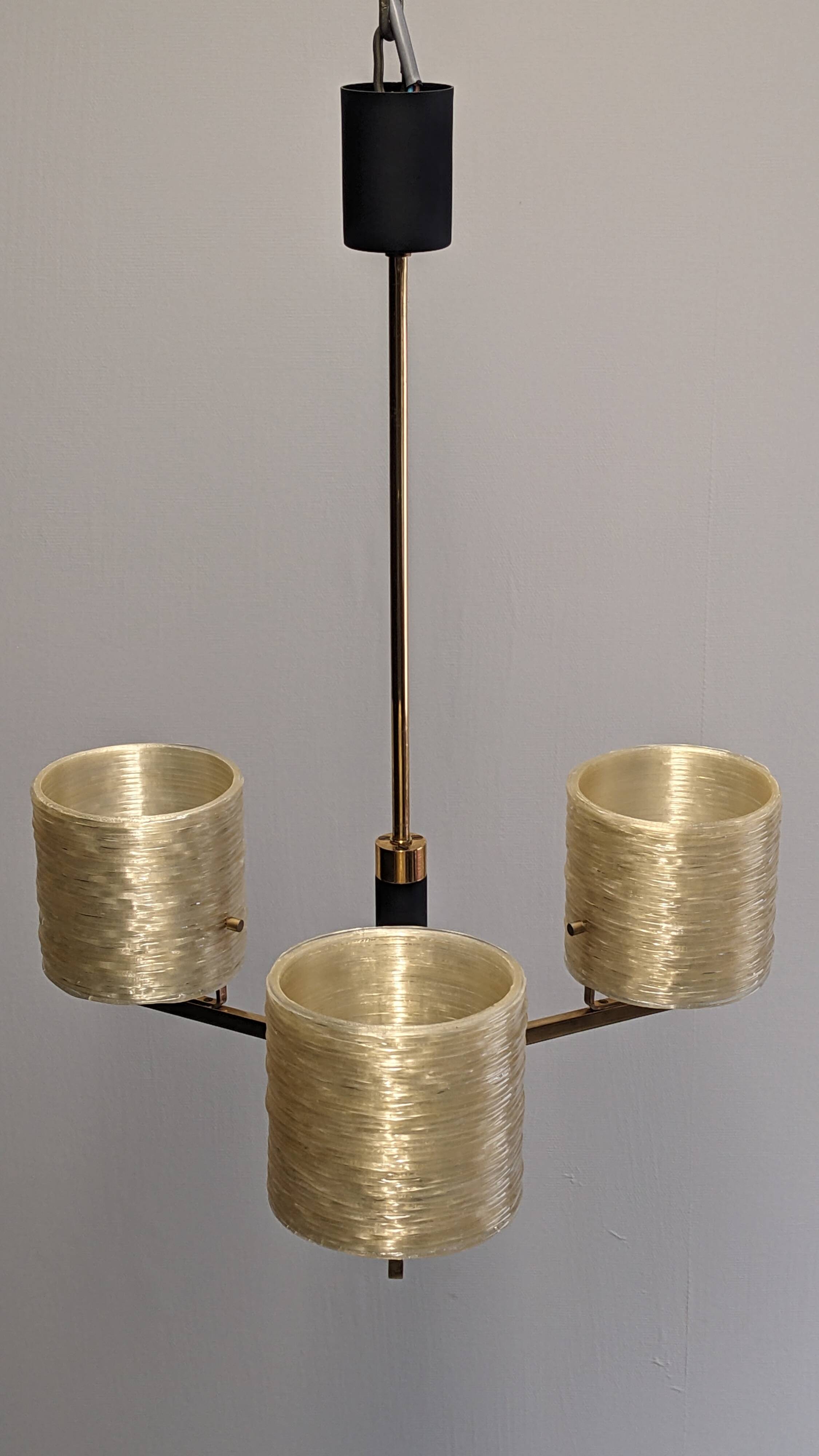 Three-light chandelier in mother-of-pearl and brass, Maison Arlus, France, circa 1950.