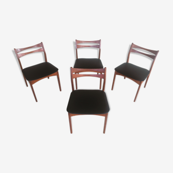 Quatre chaises danoises à manger en teck rembourrées en faux cuir noir Années 1960
