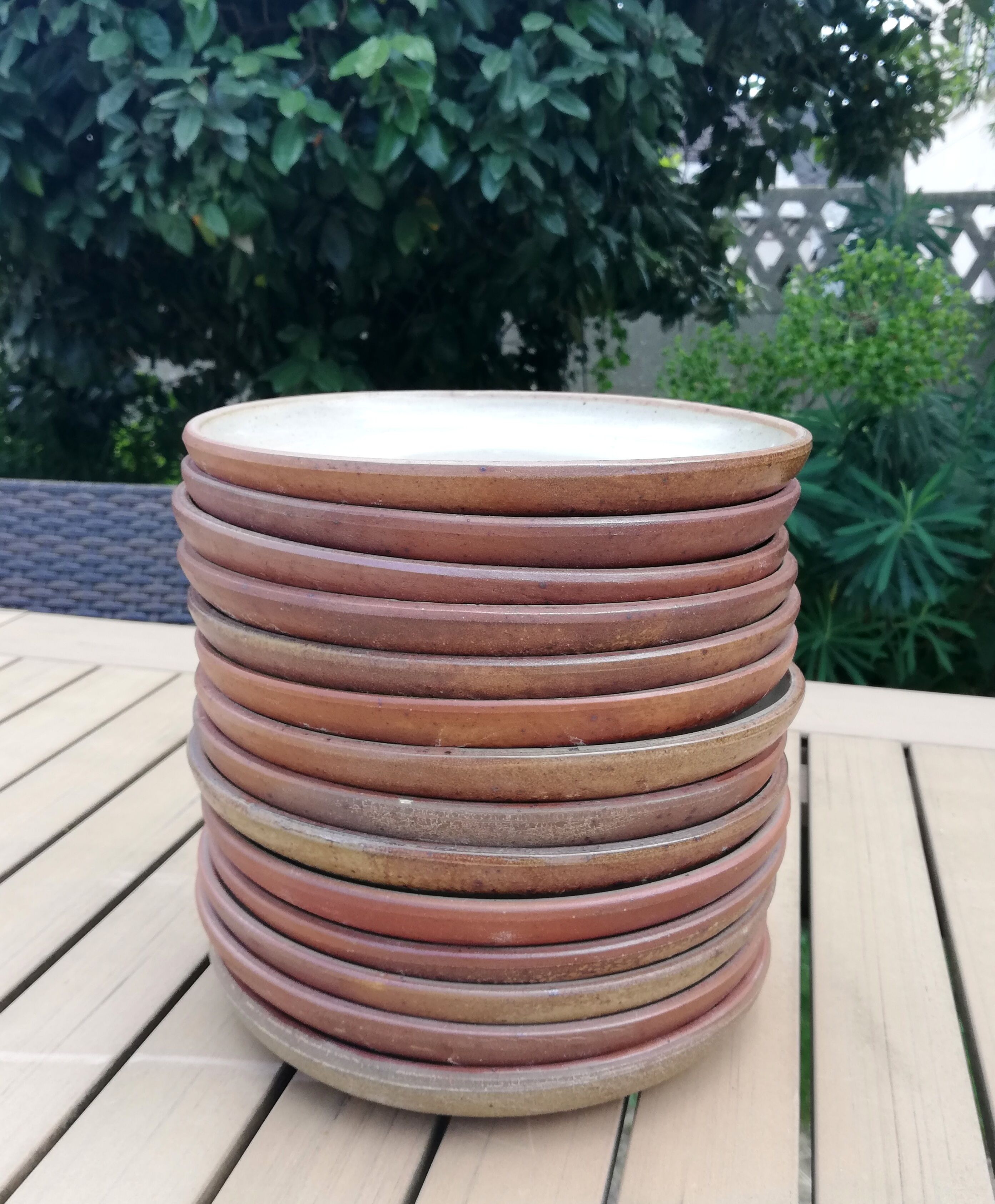 Service 14 stoneware dessert plates