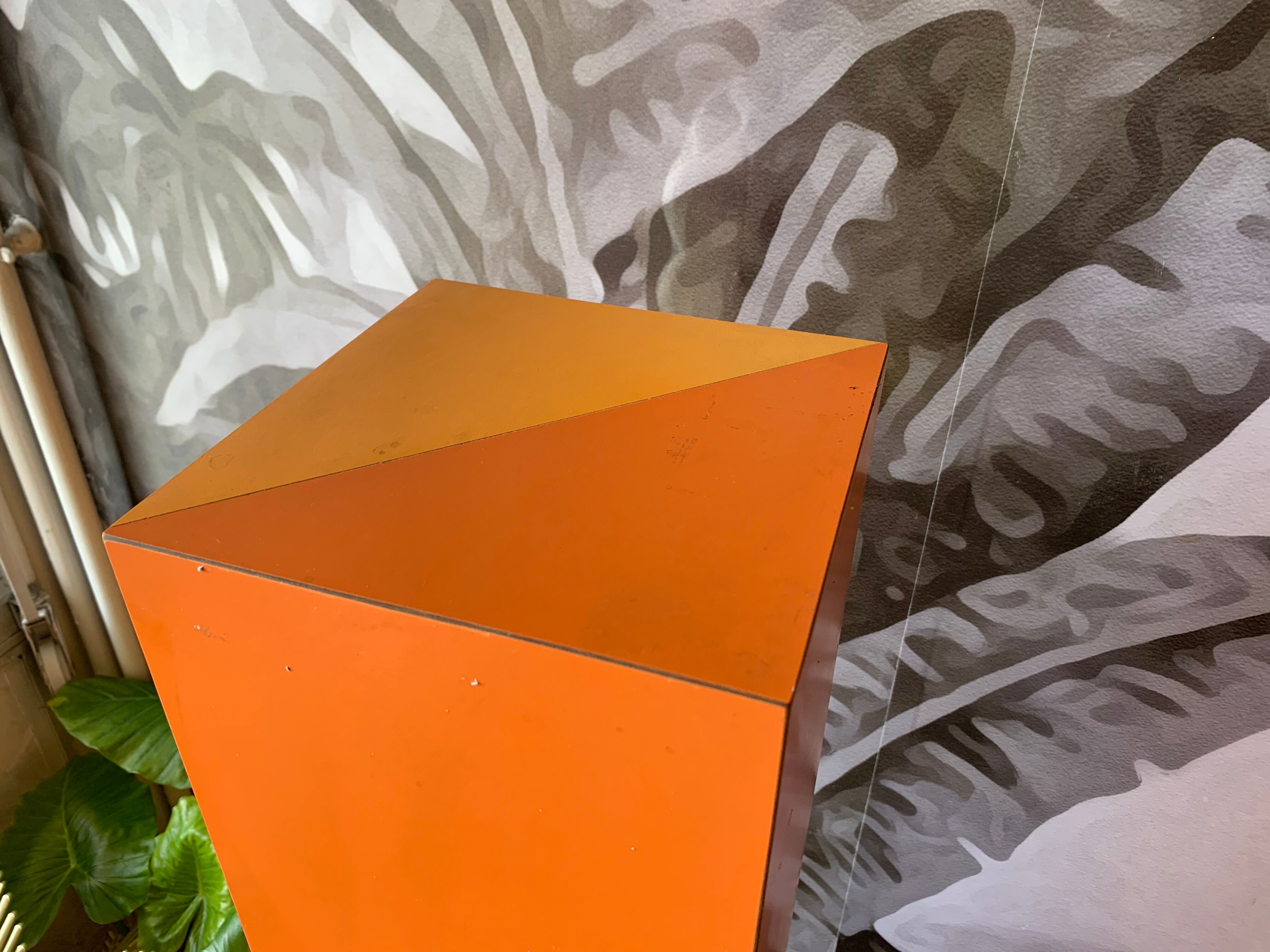 Very large pedestal column in Formica