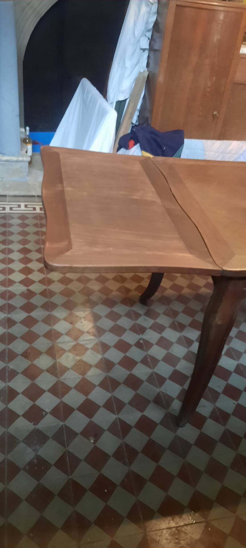 Extendable table