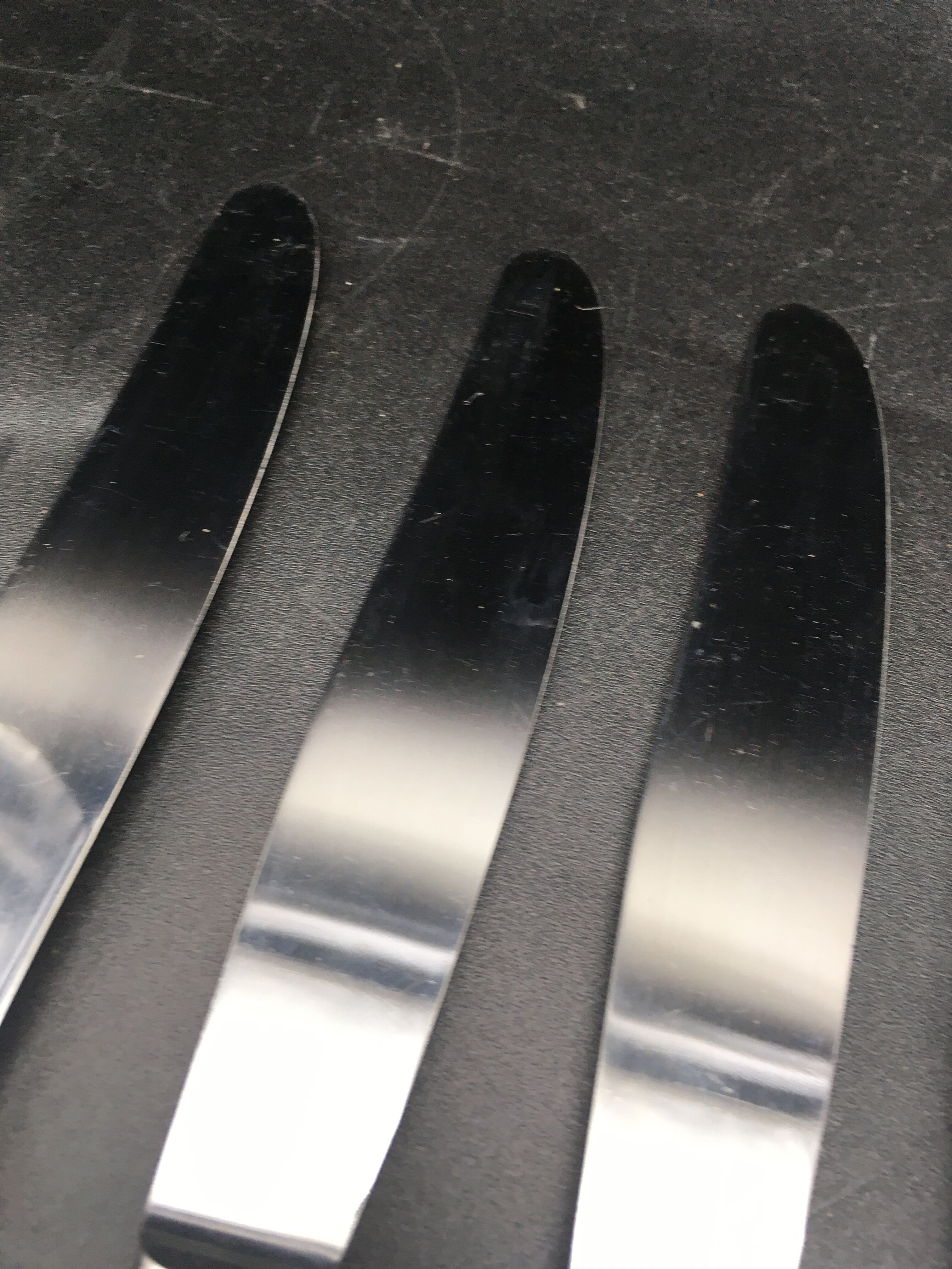 12 silver metal table knives model Rocaille