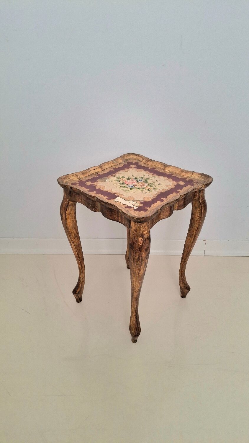 Table d'appoint en bois doré florentin italien du milieu du siècle avec peinture à la main F