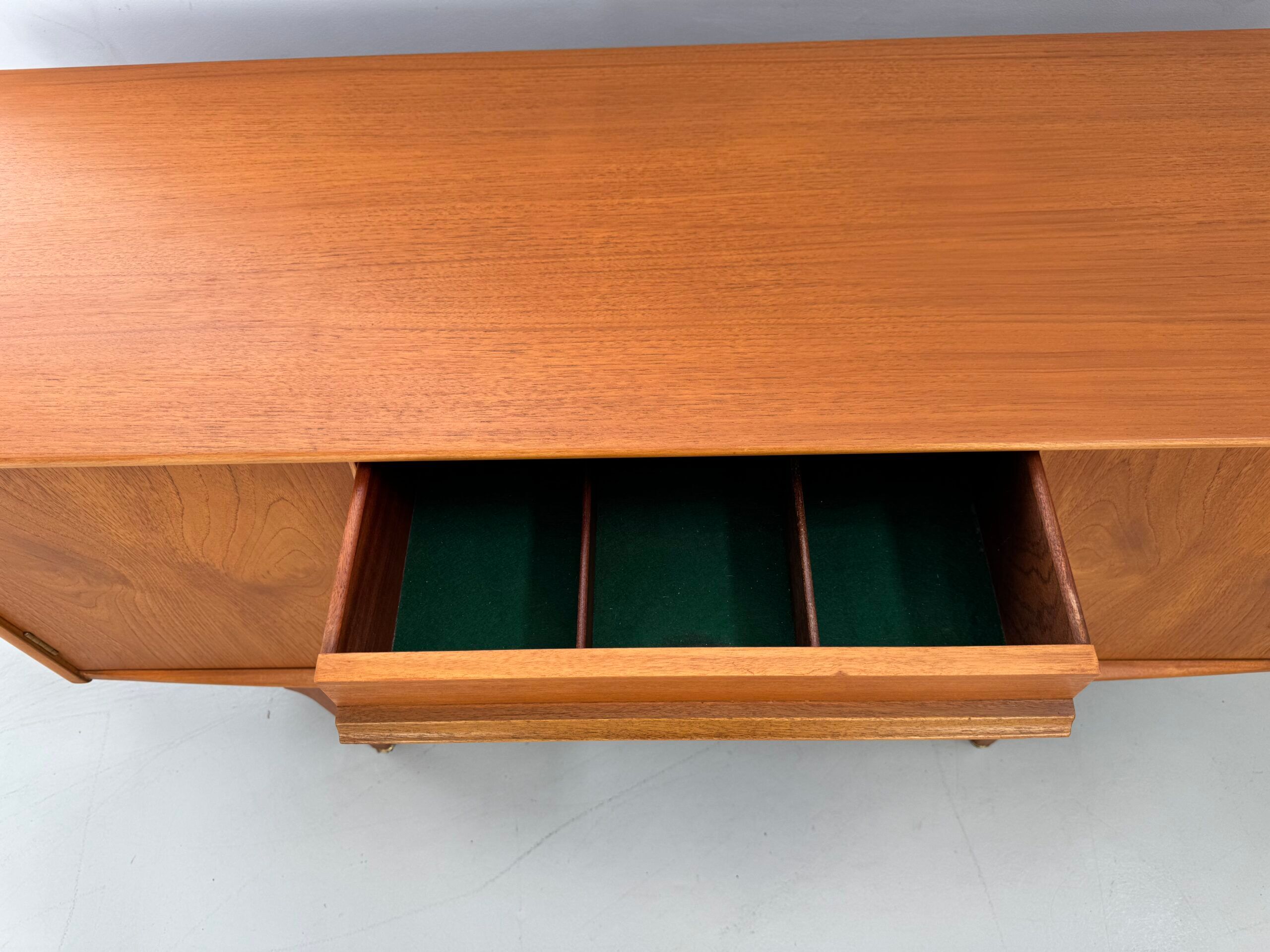 Buffet vintage Jentique.