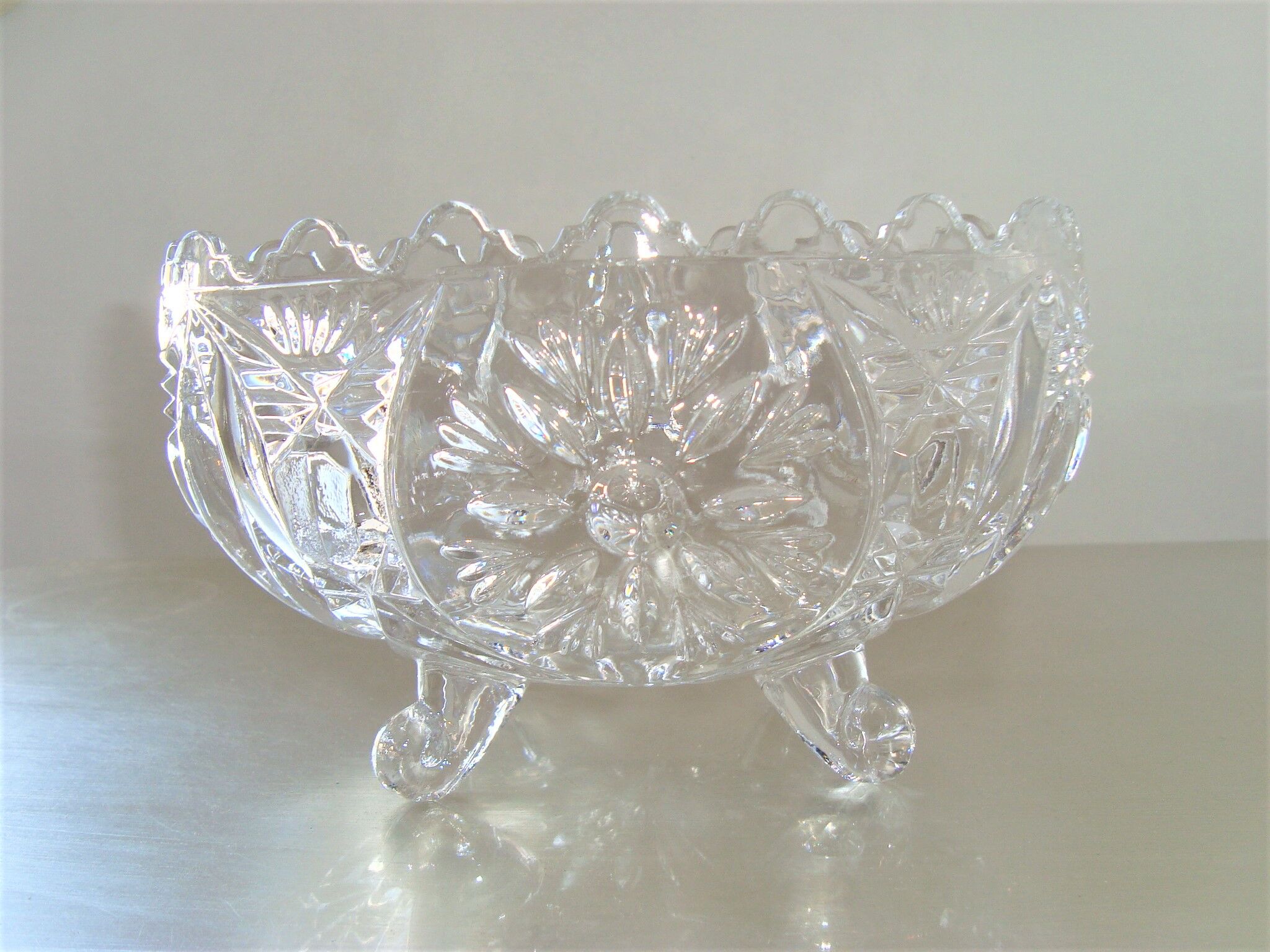 Cut gardener crystal cut center of table 4 feet