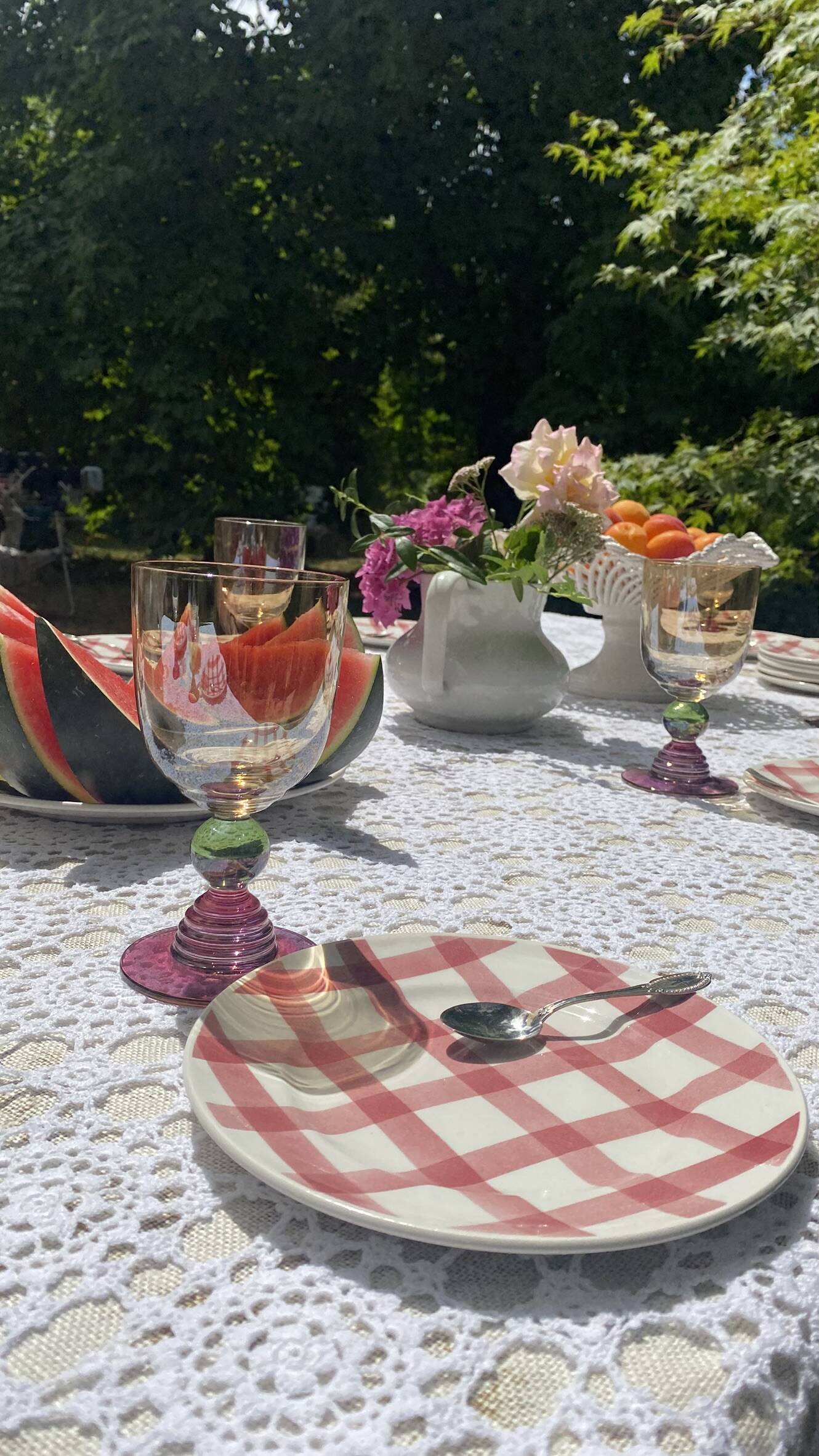 Moulin des Loups plates, "Torchon" checkered pink pattern, 1950s-60s.