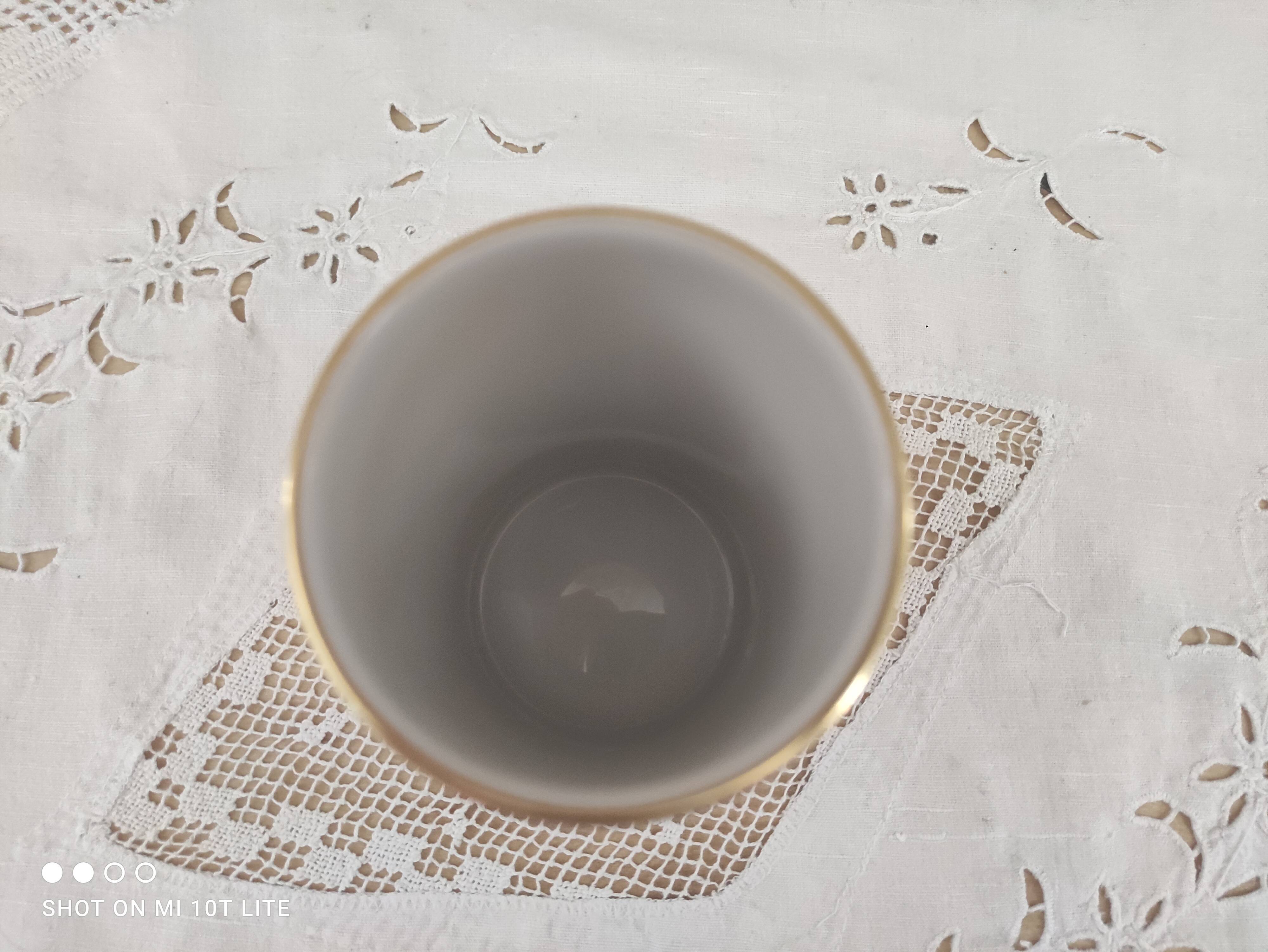 White porcelain vase decoration foliage gold "Léonard Paris" decoration Montebello