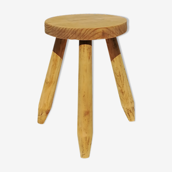 Tabouret tripode en bois brut