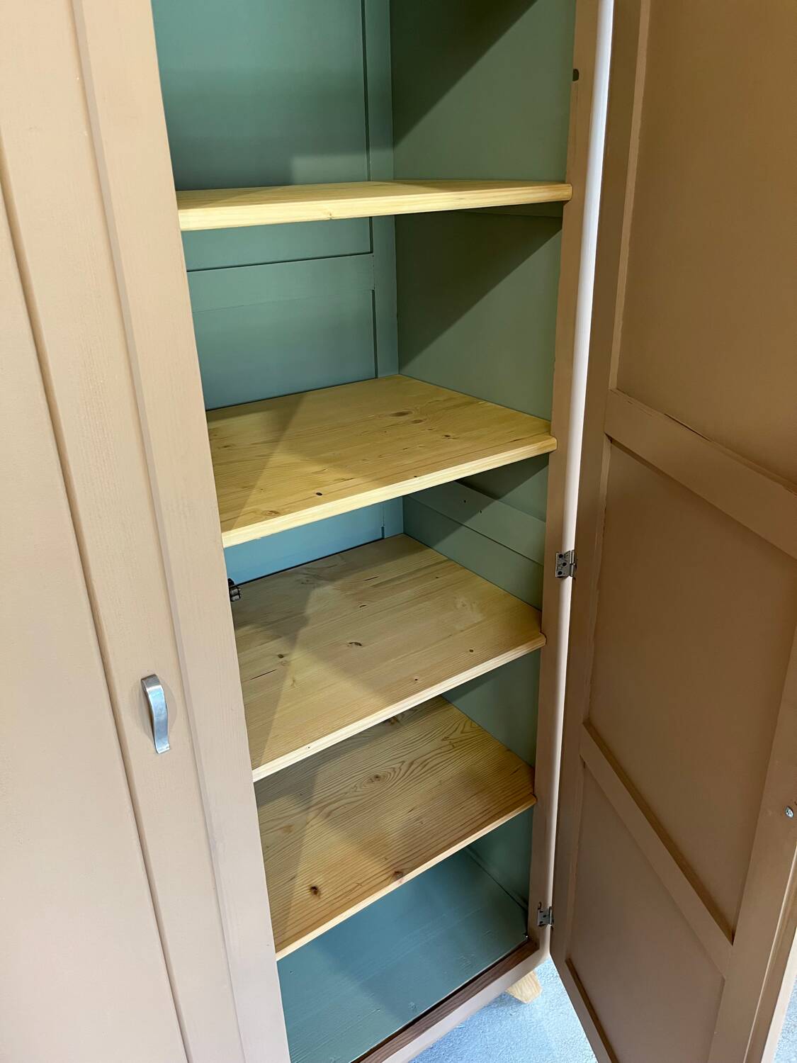 Parisian wardrobe with compass feet