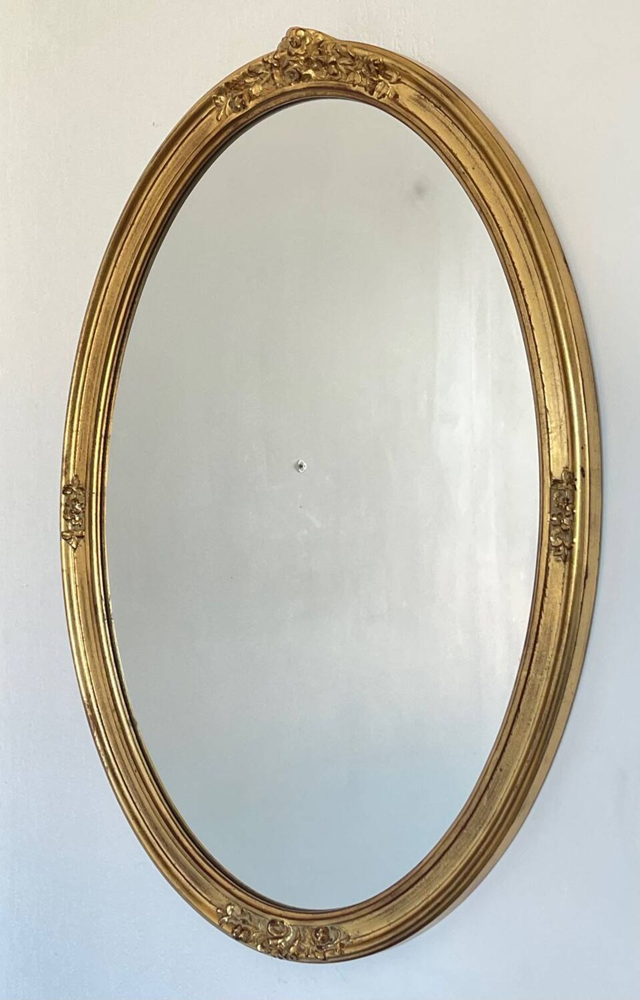Oval mirror in carved wood