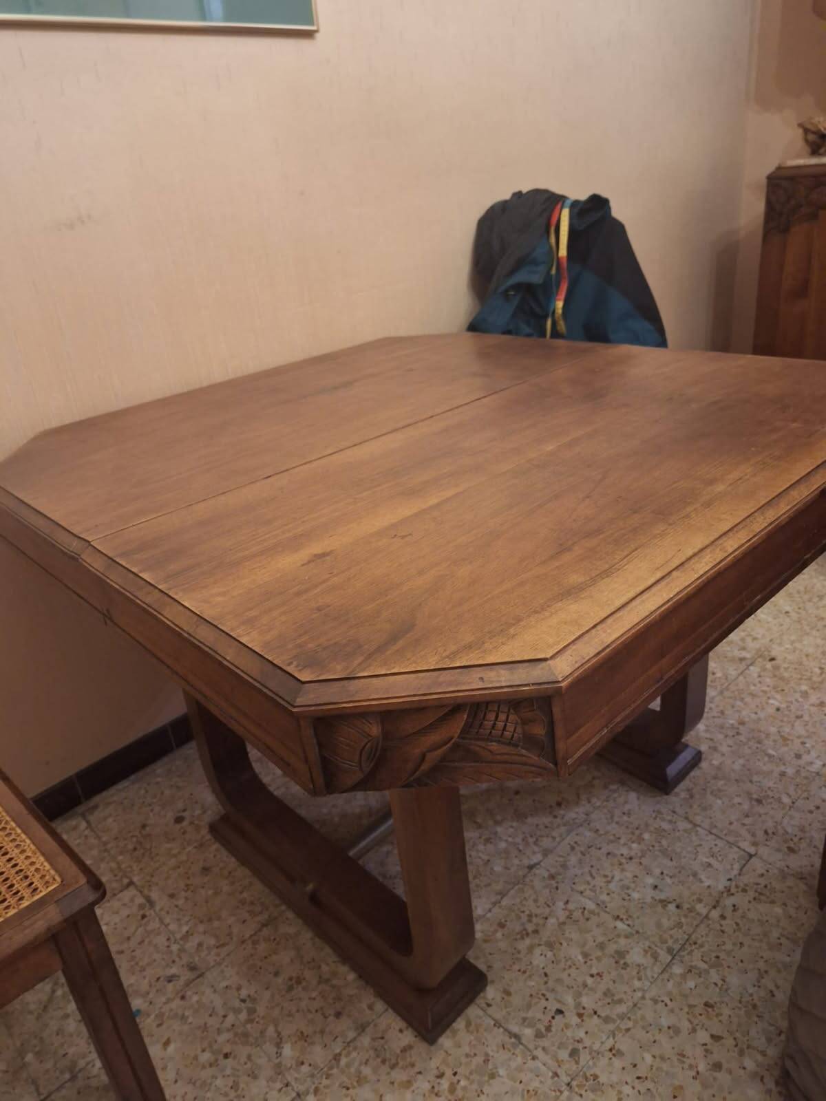 Beautiful square dining table in solid walnut, Art Deco style / 1930s.