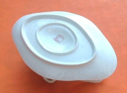 Sauce boat Porcelain with floral decoration on a white background " Aux Lions de Faïence " Paris