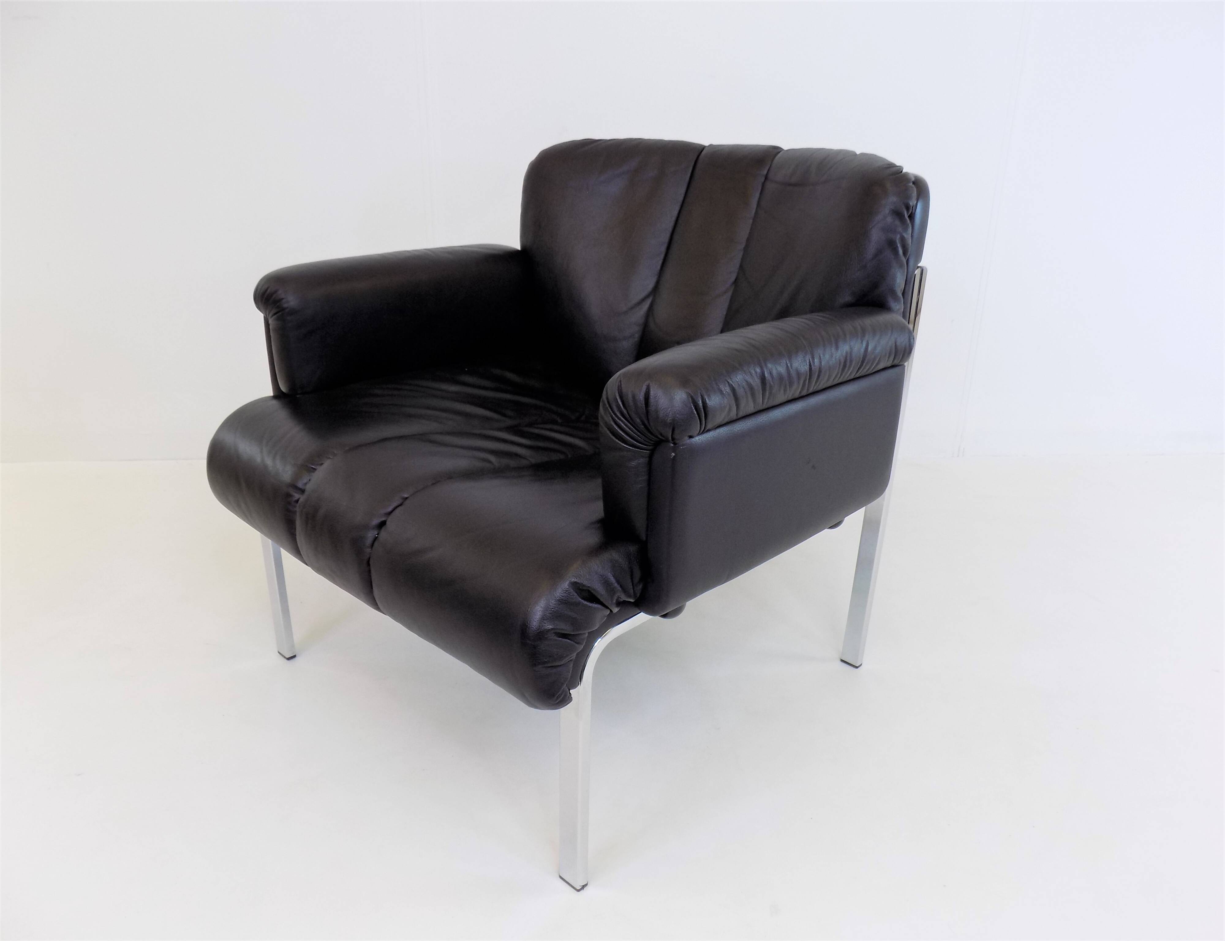 Set of 2 Girsberger Eurochair leather armchairs