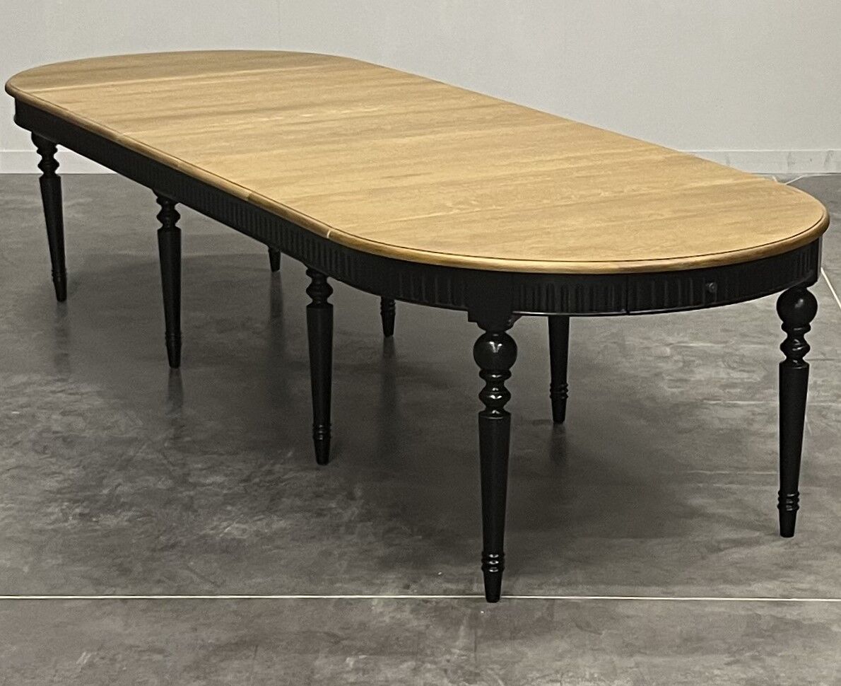 Elegant extendable oak table and black legs, 6/16 covers