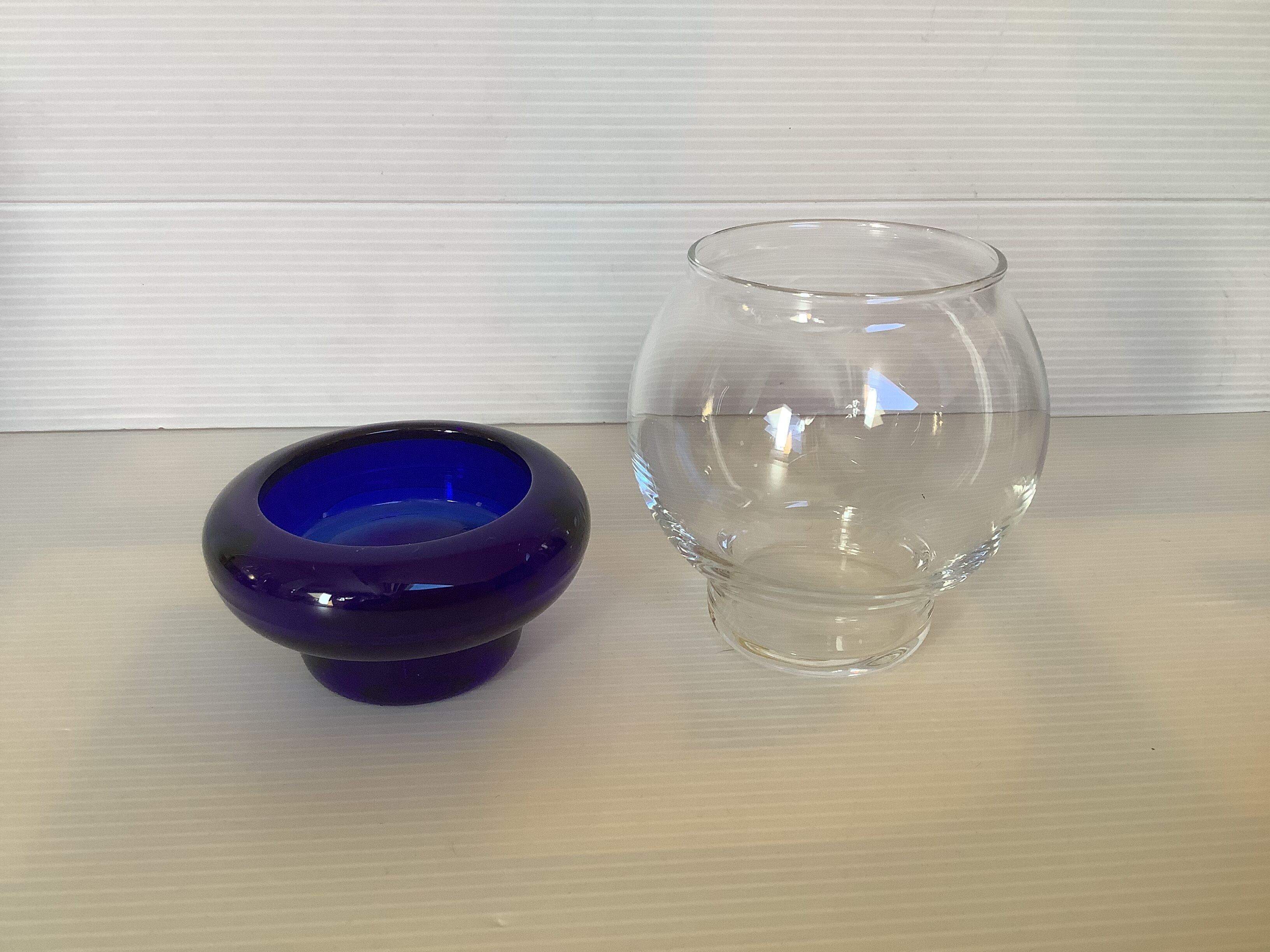 Paire de bougeoirs bleu cobalt en verre
