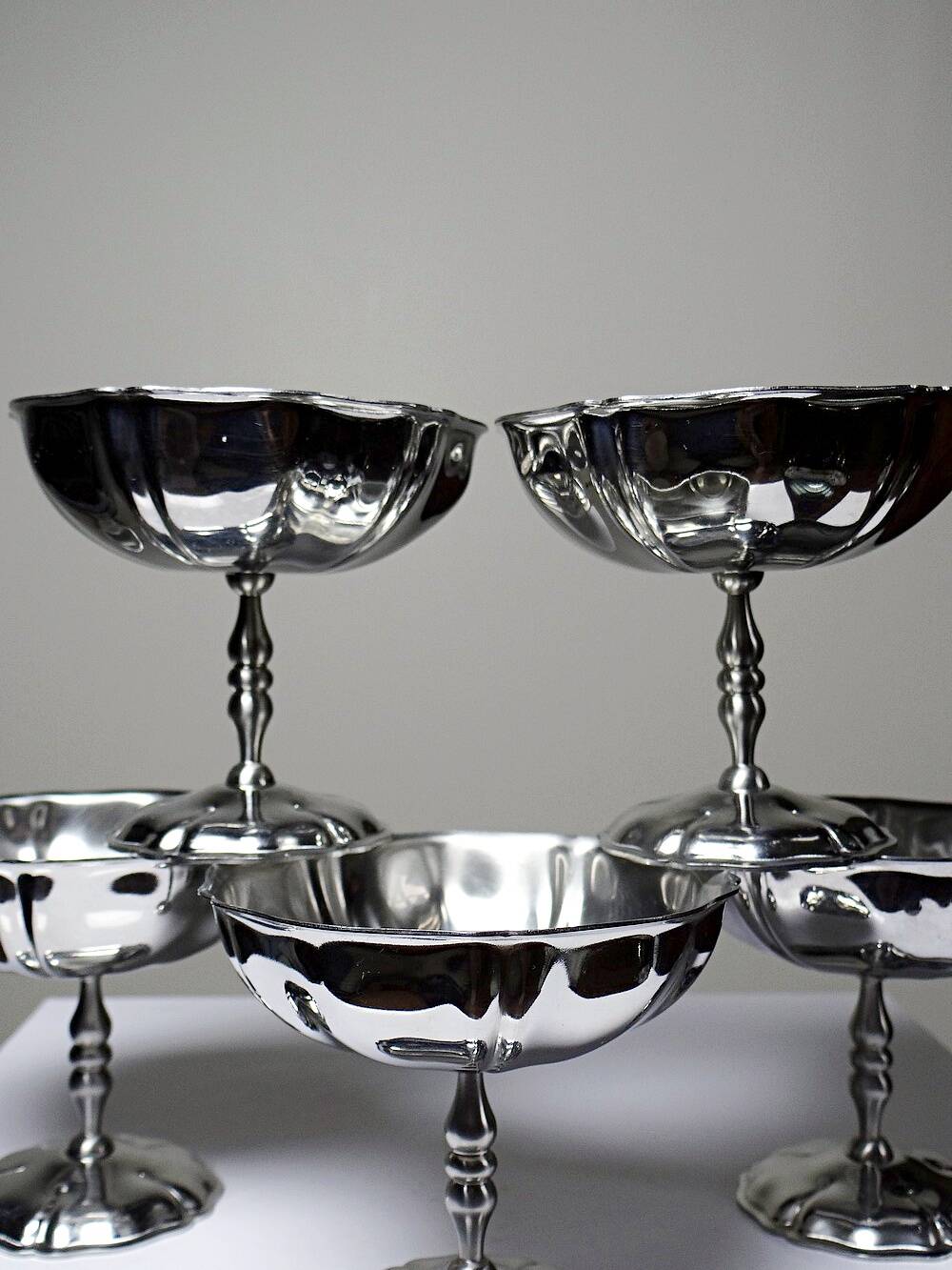 5 vintage-style bistro-style stainless steel dessert bowls on feet