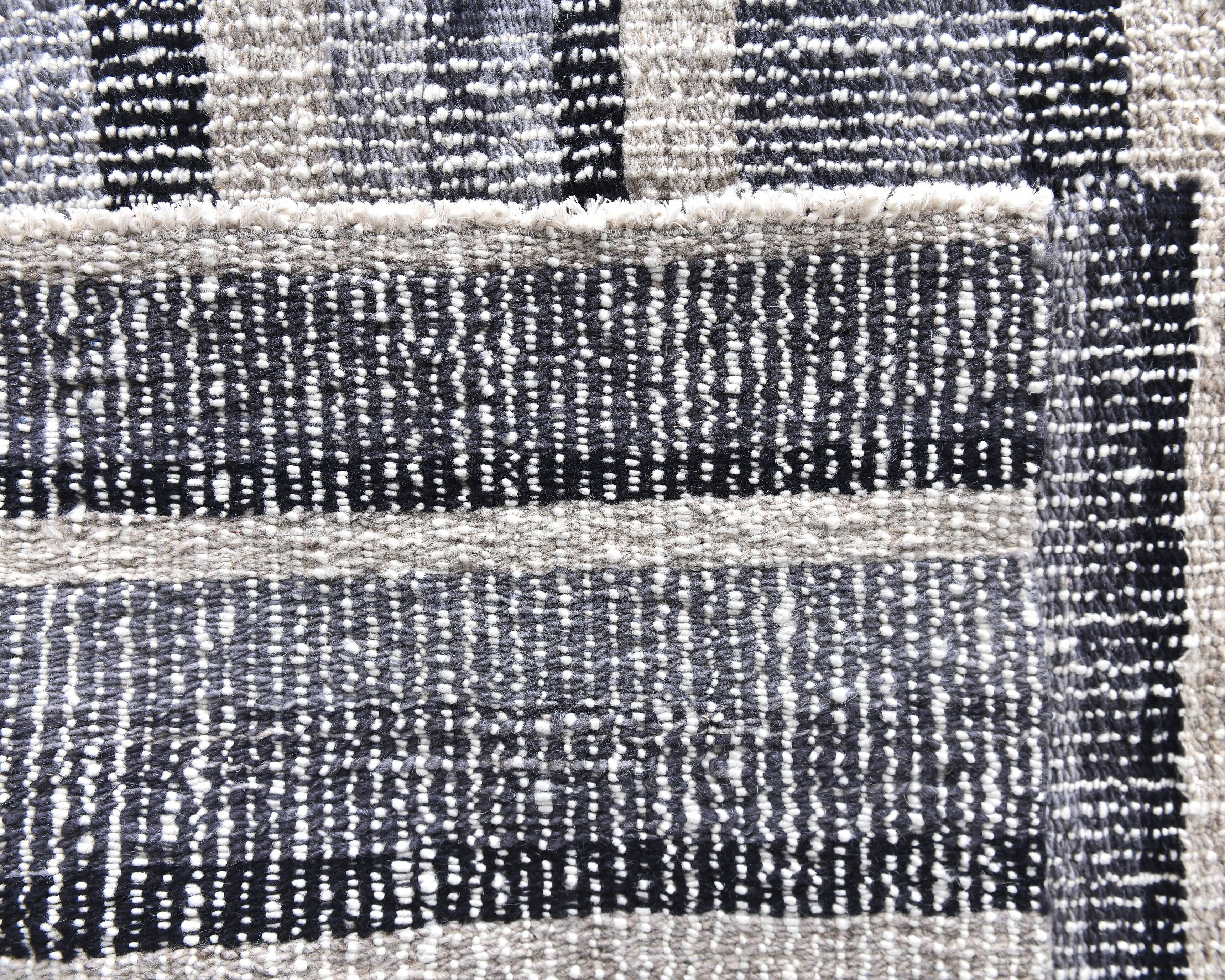 Tapis Kilim bleu marine et beige