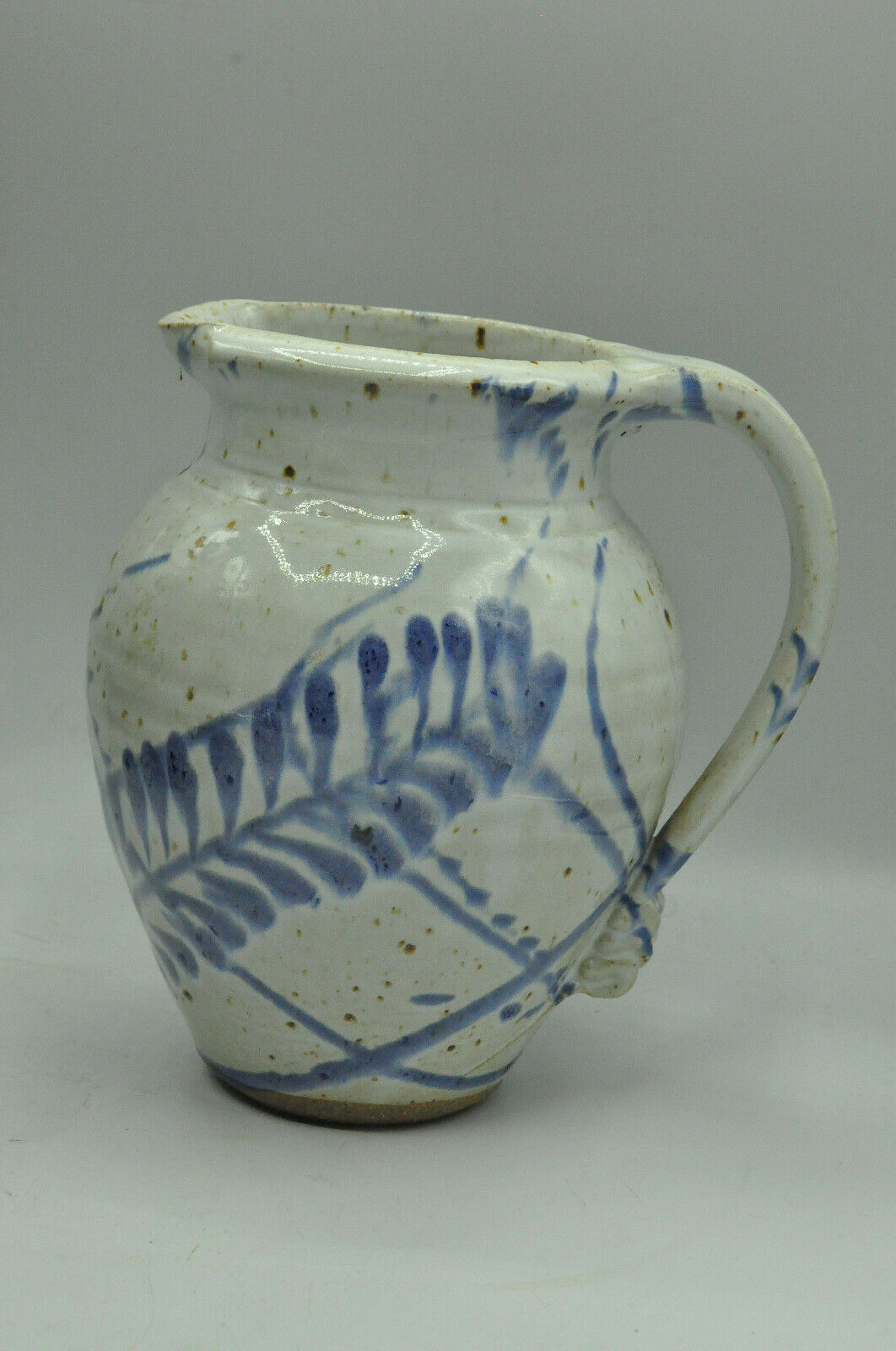 Signed reed pitcher to identify floral decoration vegetal collection deco art table